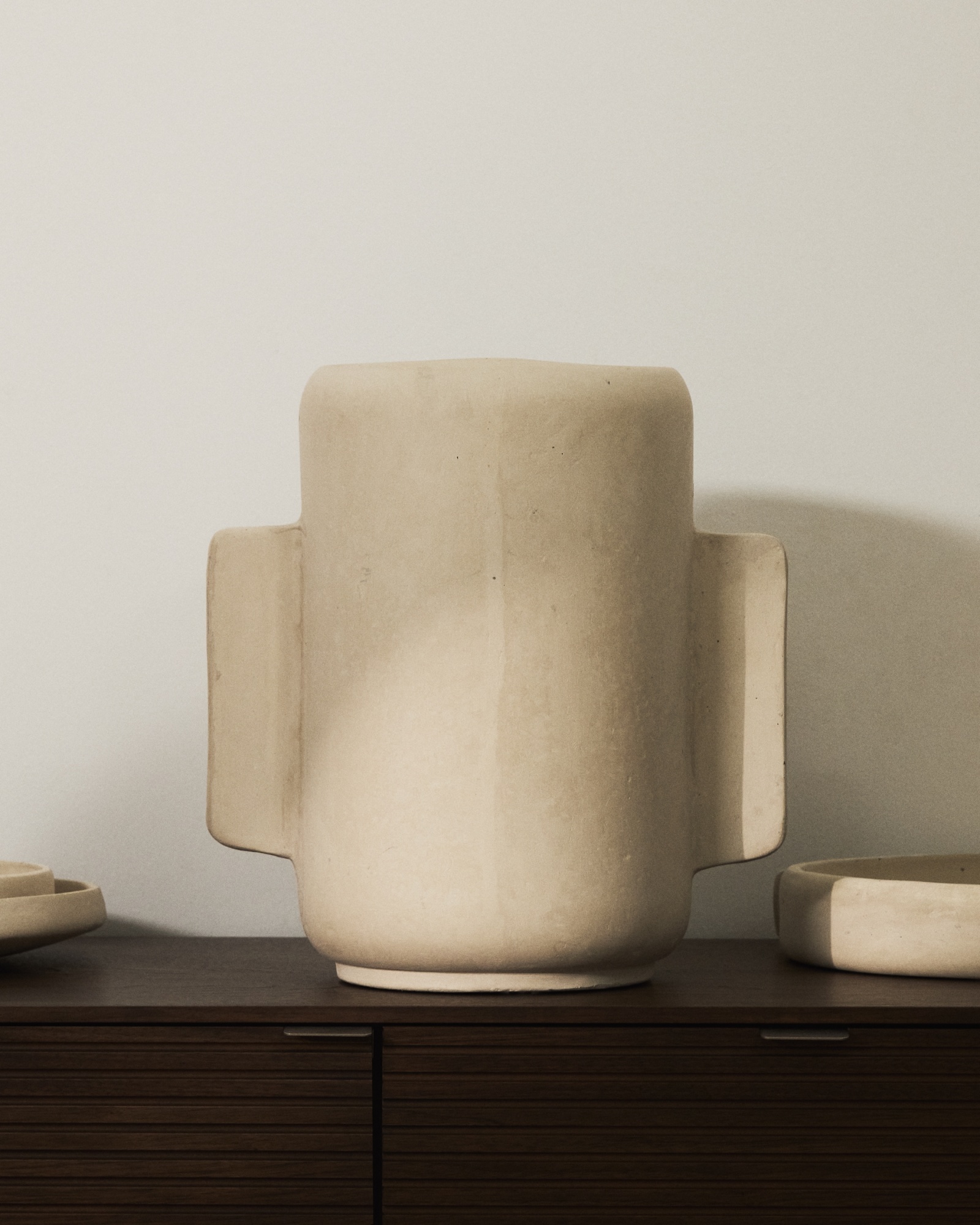 Ваза из папье-маше Mireni бежевая 38 см La Forma (ex Julia Grup)