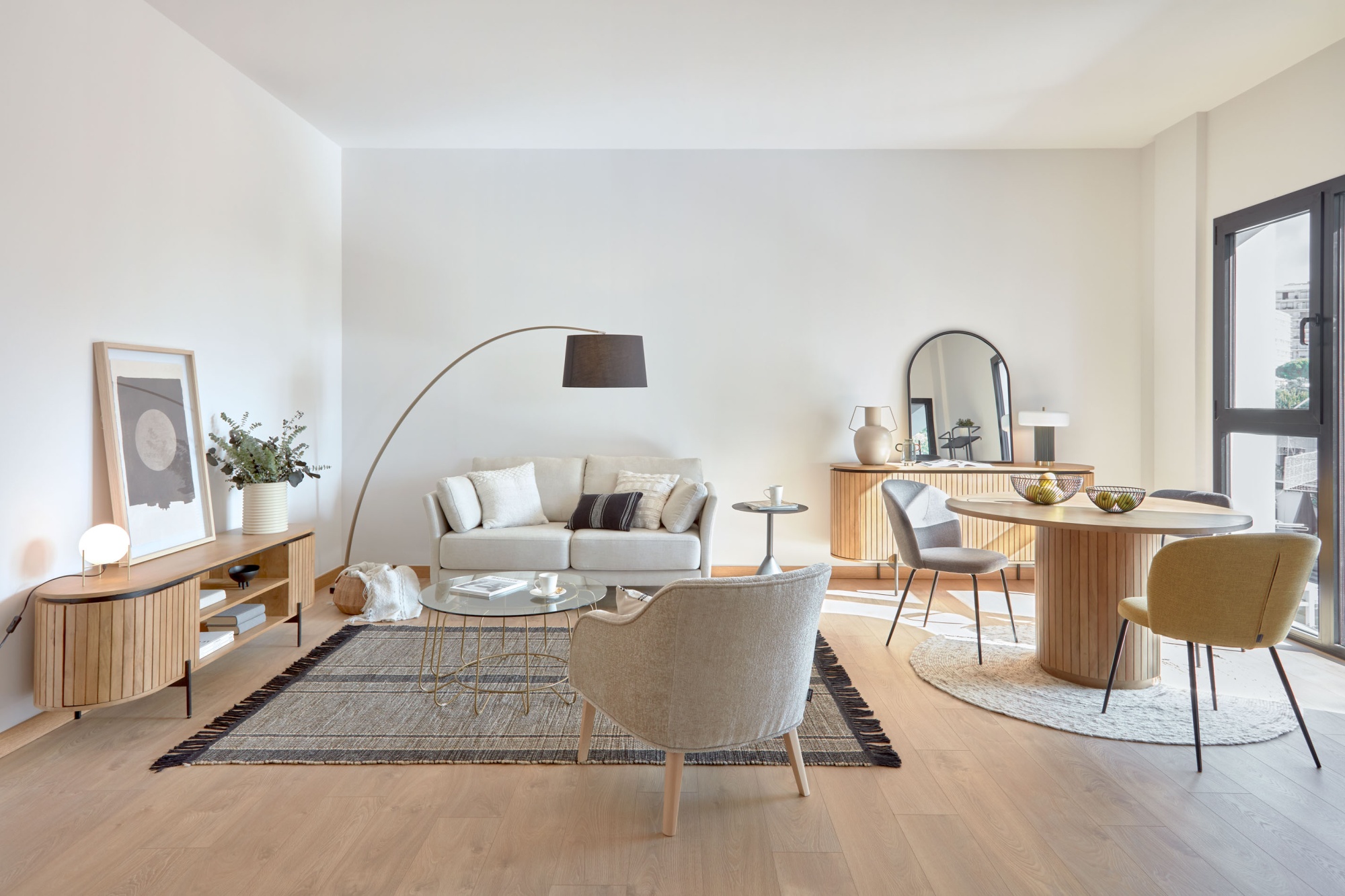 Металлическая настольная лампа Serenella окрашенная в белый и зеленый цвета La Forma (ex Julia Grup)