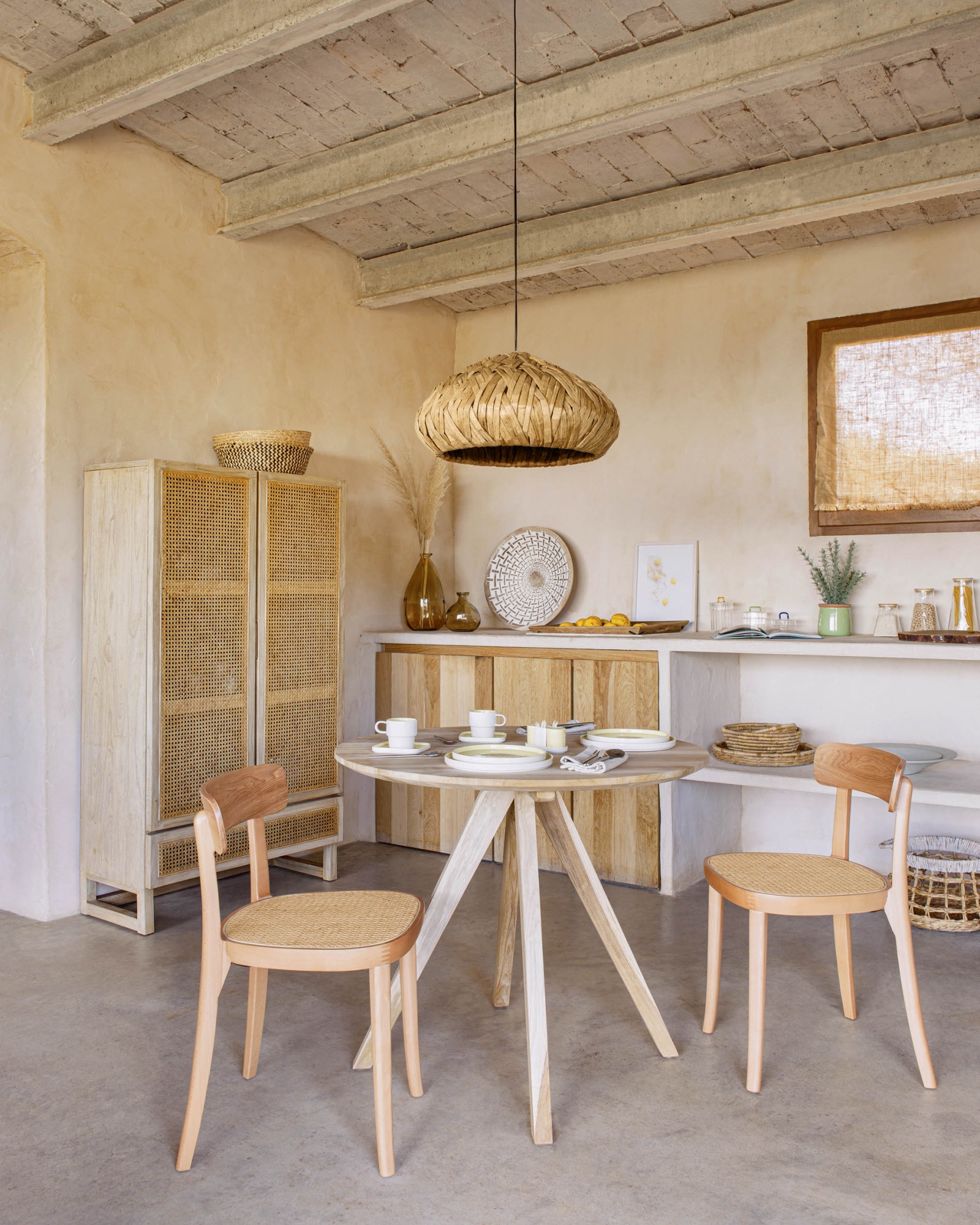 Стул Romane из натурального массива бука с ясеневым шпоном и ротангом La Forma (ex Julia Grup)