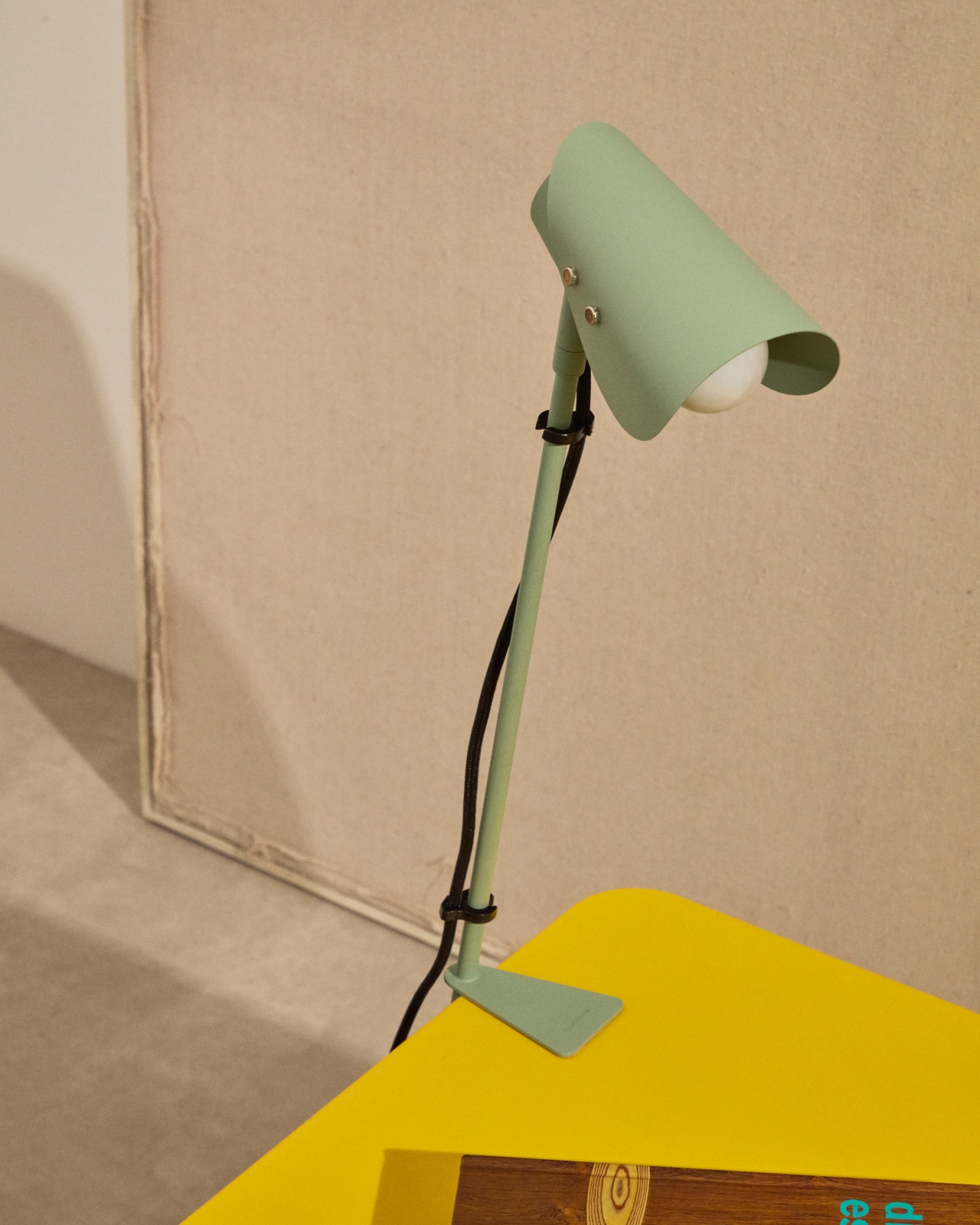 Настольная лампа Jula с зажимом из зеленого металла La Forma (ex Julia Grup)