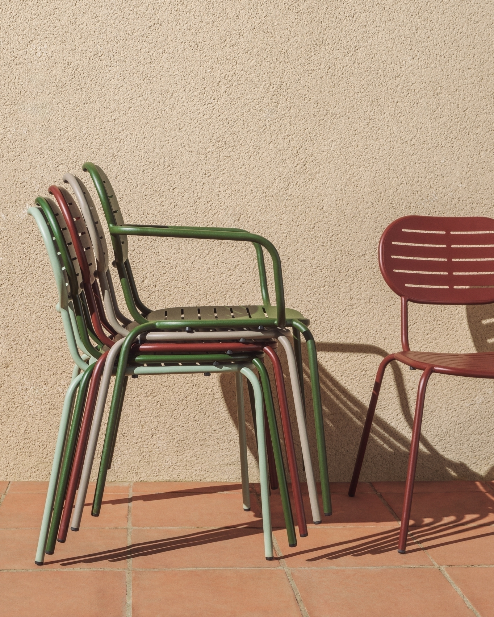 Уличный стул Brai из оцинкованной стали бордового цвета La Forma 482199