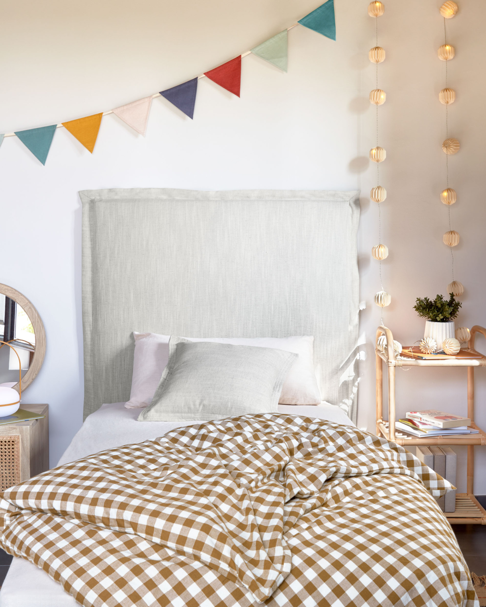 Изголовье из льняной ткани белого цвета Tanit со съемным чехлом 106 x 106 см La Forma 113227