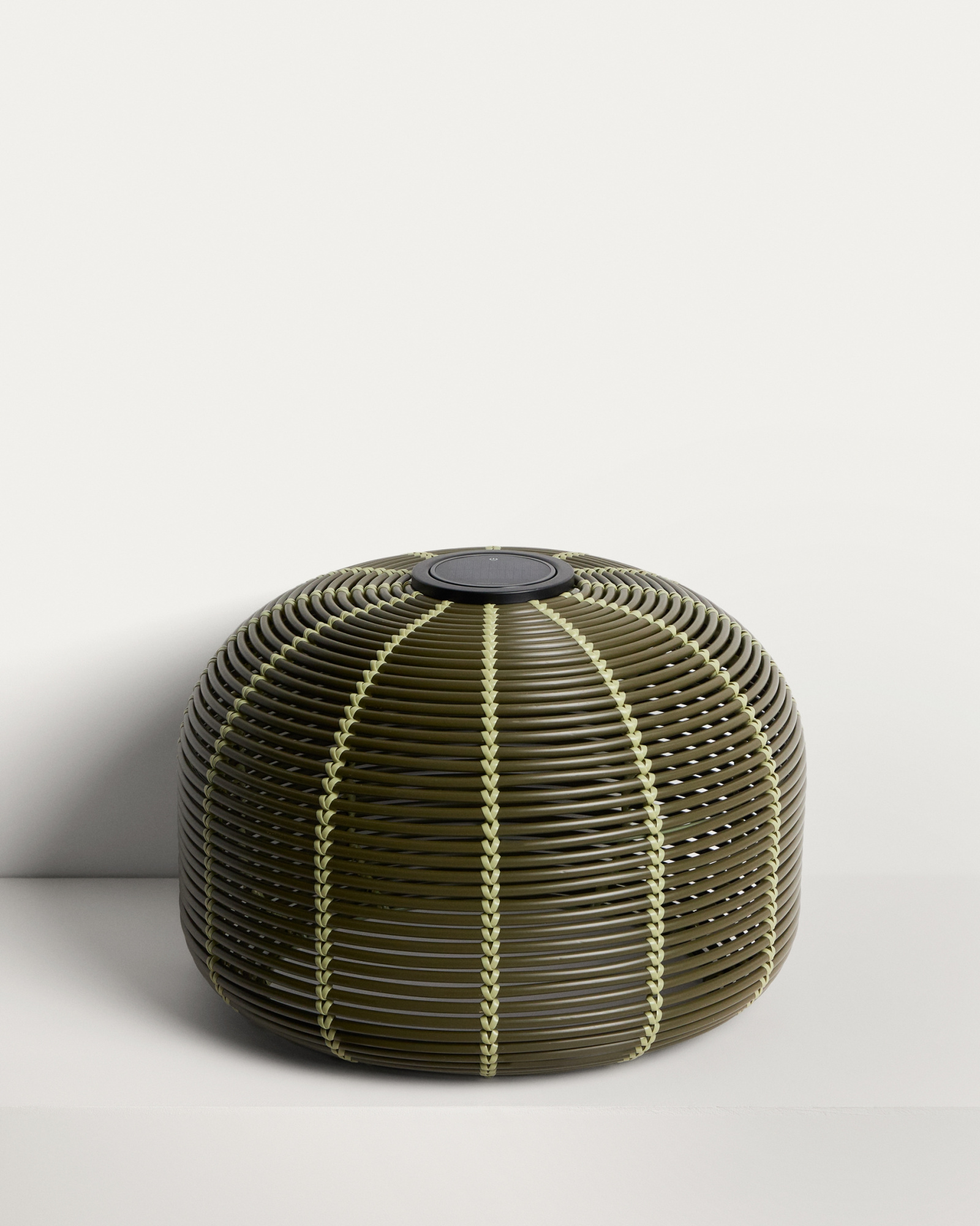 Уличный светильник Garoina из зеленого искусственного ротанга Ø50 см La Forma 482556