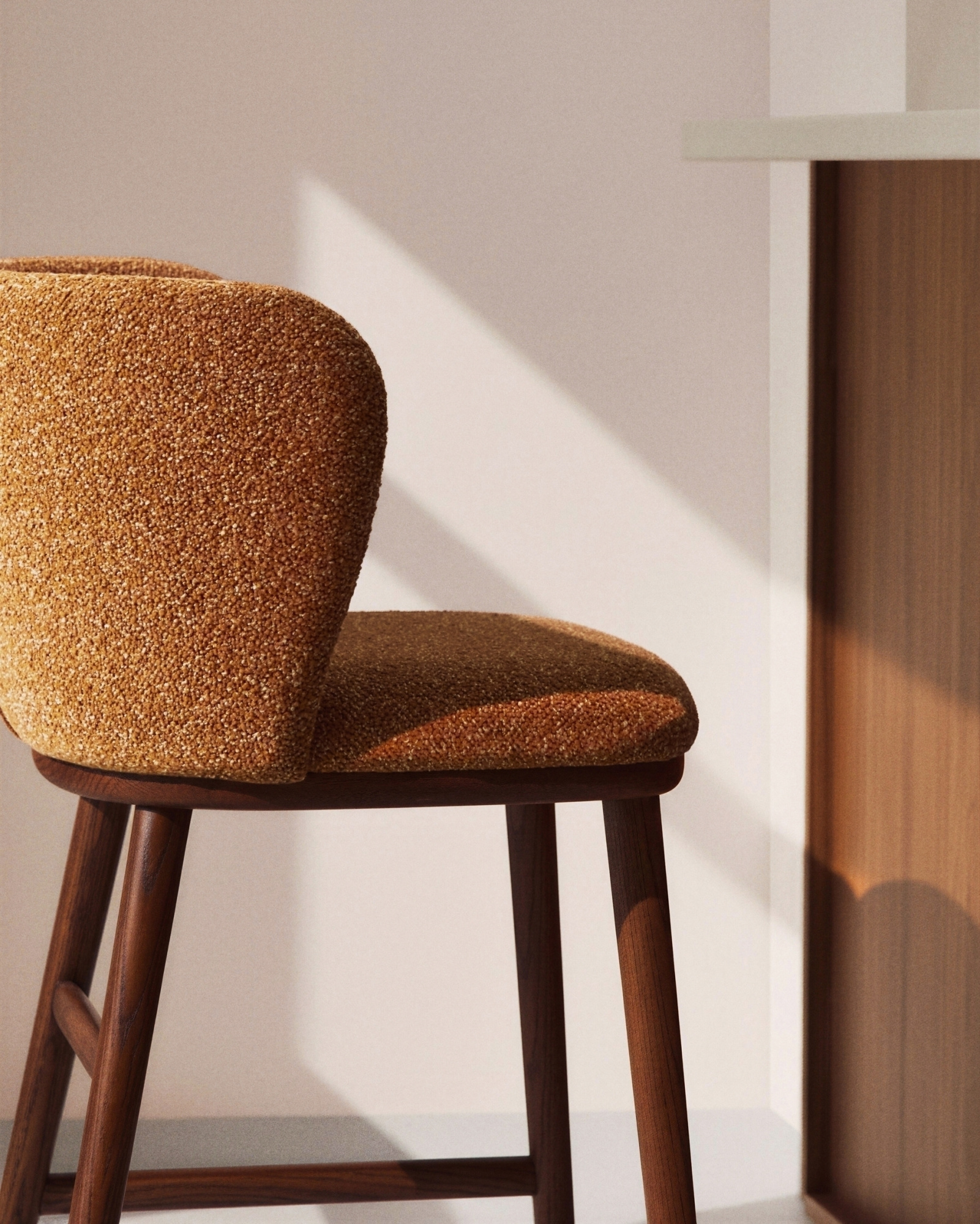 Полубарный стул Ciselia из терракотового шенилла с ножками из ясеня в отделке орех La Forma 463519
