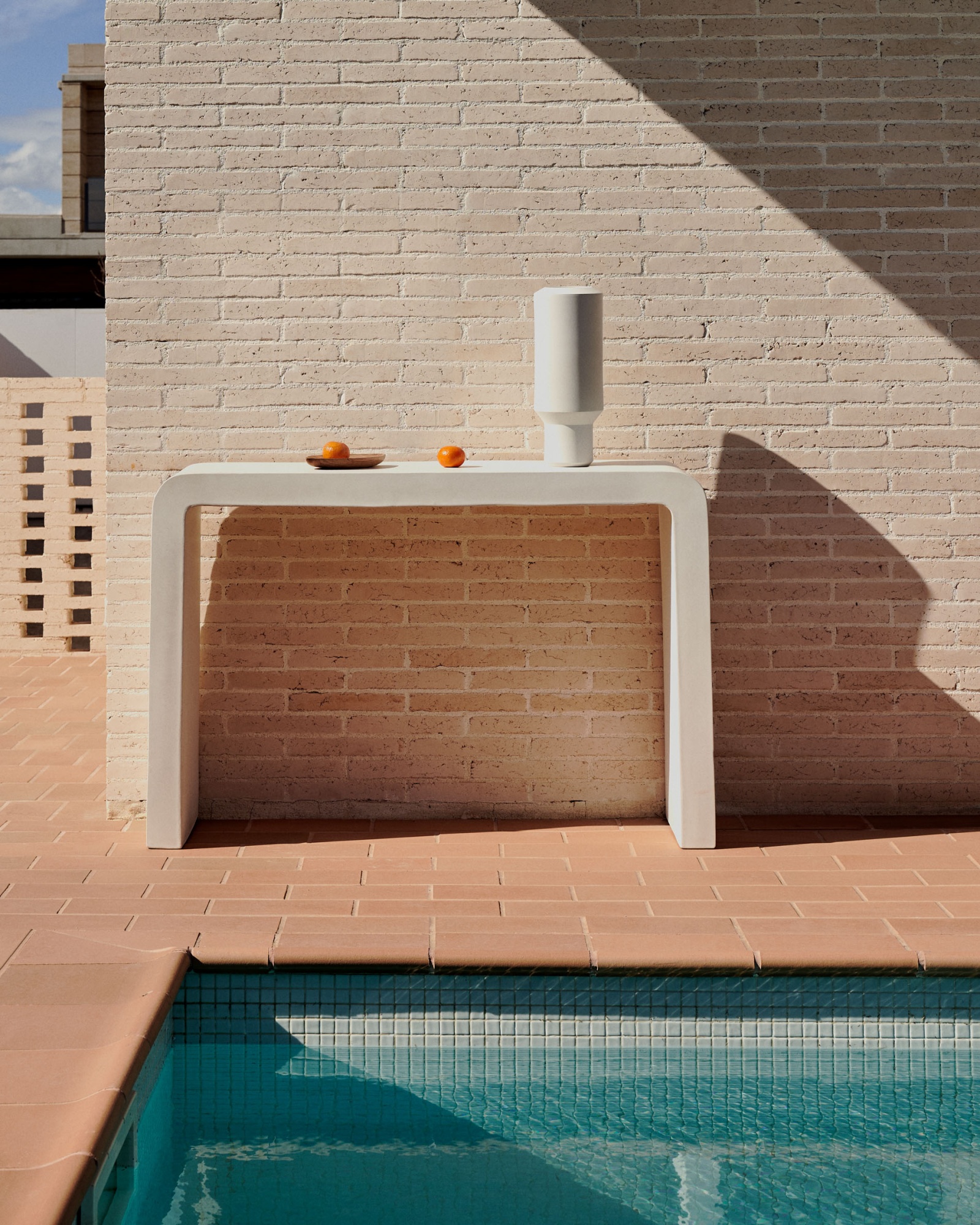 Aiguablava Консоль из белого цемента 120 x 80 см La Forma (ex Julia Grup)