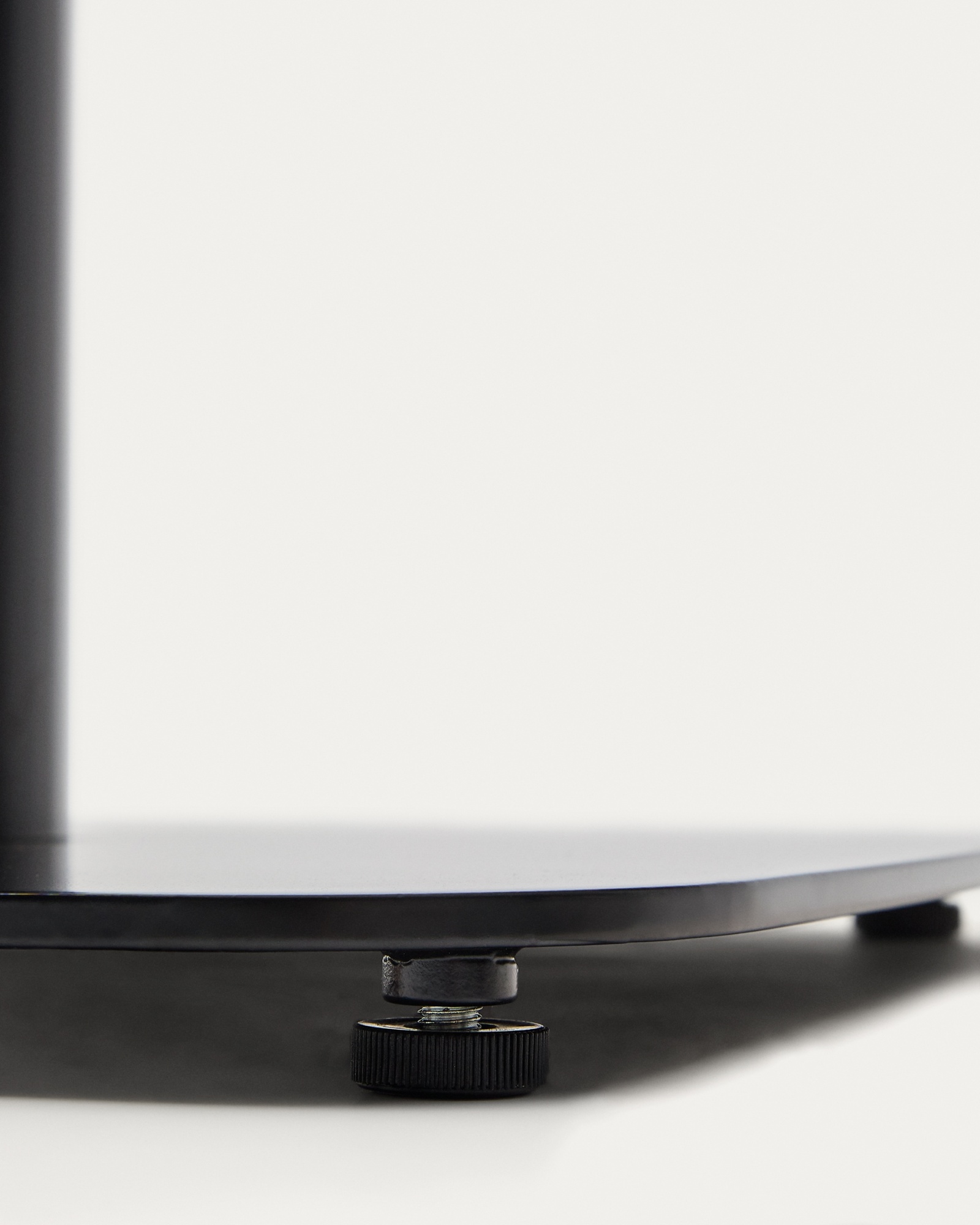 Высокий барный стол Saura черный со столешницей из акации La Forma (ex Julia Grup) Высокий барный стол Saura черный со столешницей из акации La Forma (ex Julia Grup)