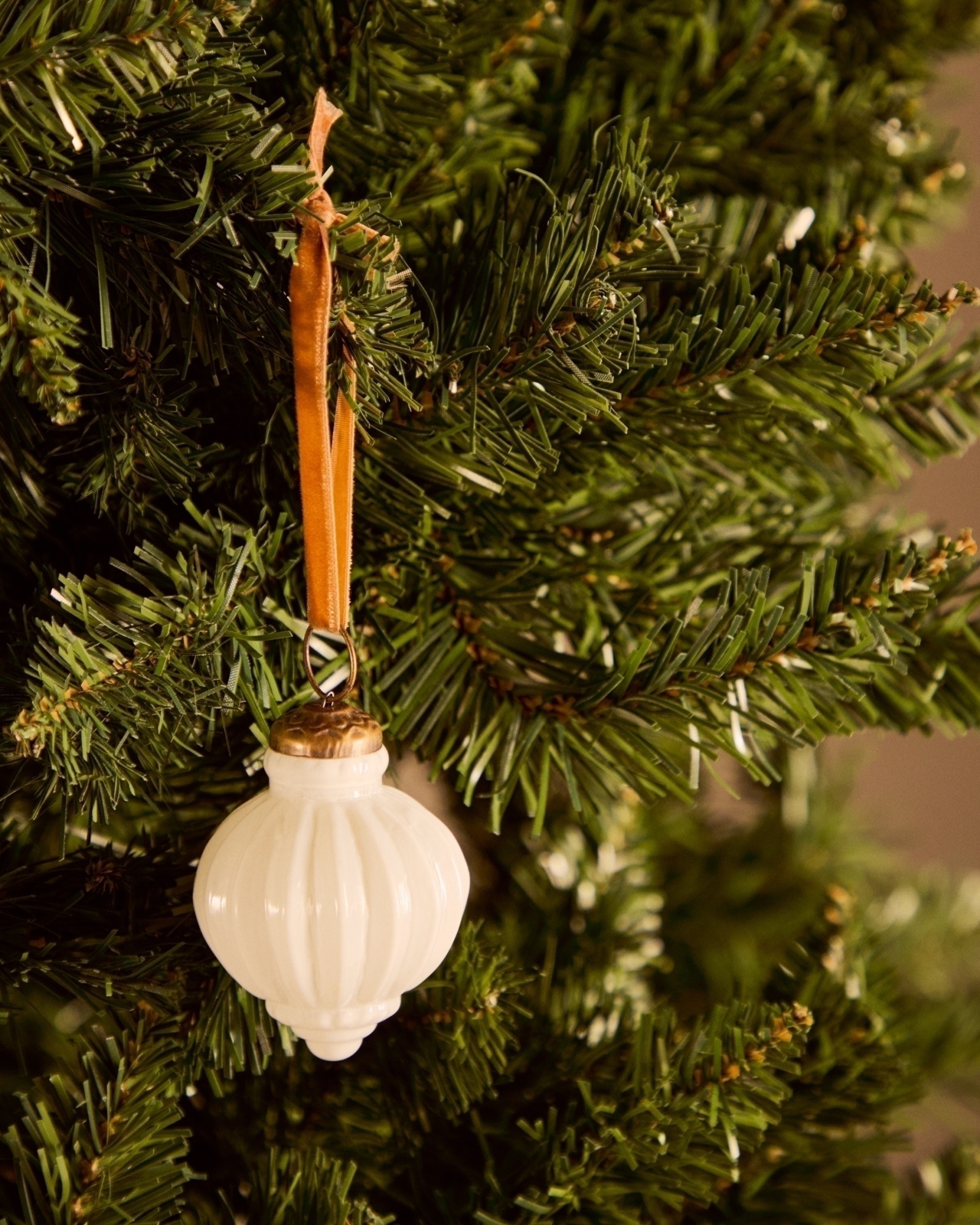 Набор из 4 рождественских шаров Irlo из белого переработанного стекла, Ø 8 см La Forma (ex Julia Grup)