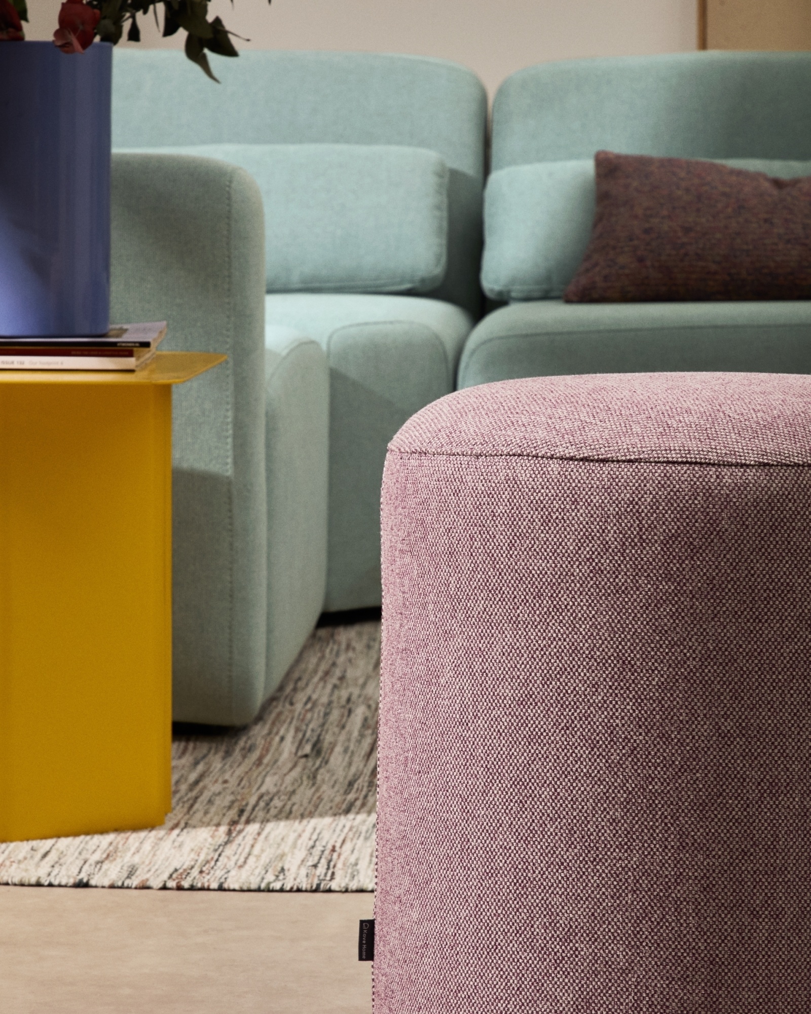 Пуф Kaeli фиолетовый со съемным чехлом Ø43 см La Forma (ex Julia Grup)