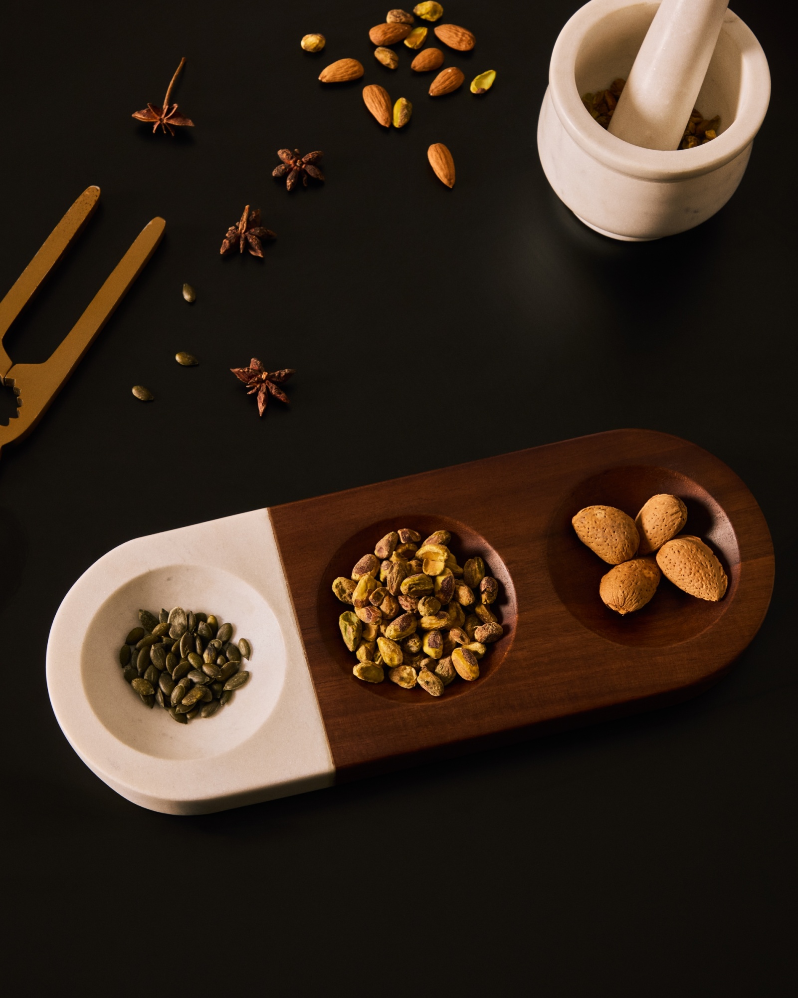 Сервировочный поднос для закусок Tori  из акации и белого мрамор La Forma (ex Julia Grup)