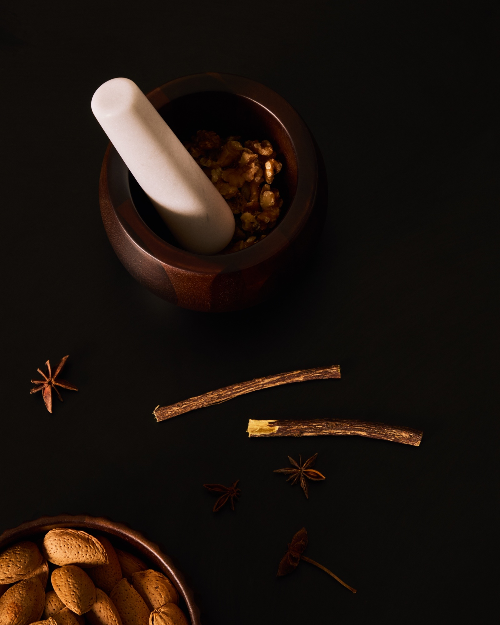 Ступка и пестик Tori из акации и белого мрамора La Forma (ex Julia Grup)