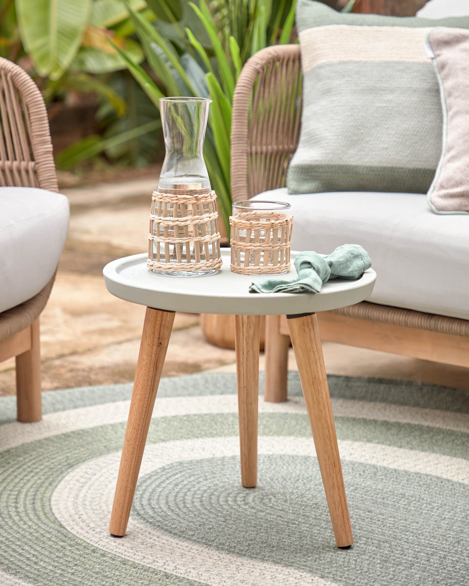 Приставной стол livy каучуковый цемент серый La Forma (ex Julia Grup)