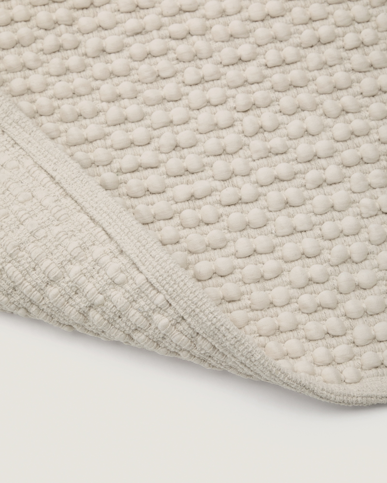 Ковер Mascarell из хлопка и полиэстера белого цвета 70 x 140 см La Forma (ex Julia Grup)