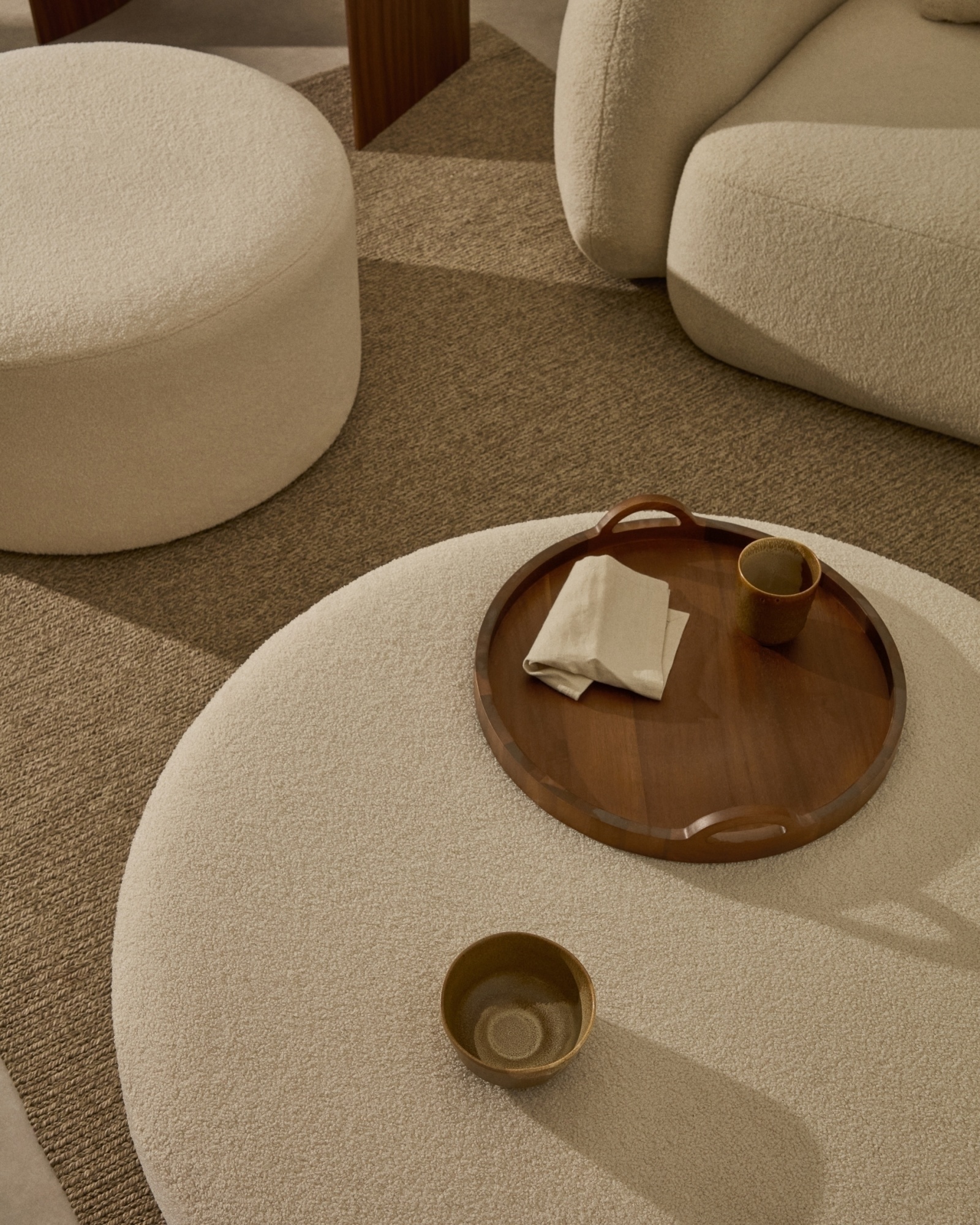 Kaeli Пуф для ног со съемным чехлом из экрю букле Ø 90 La Forma (ex Julia Grup)