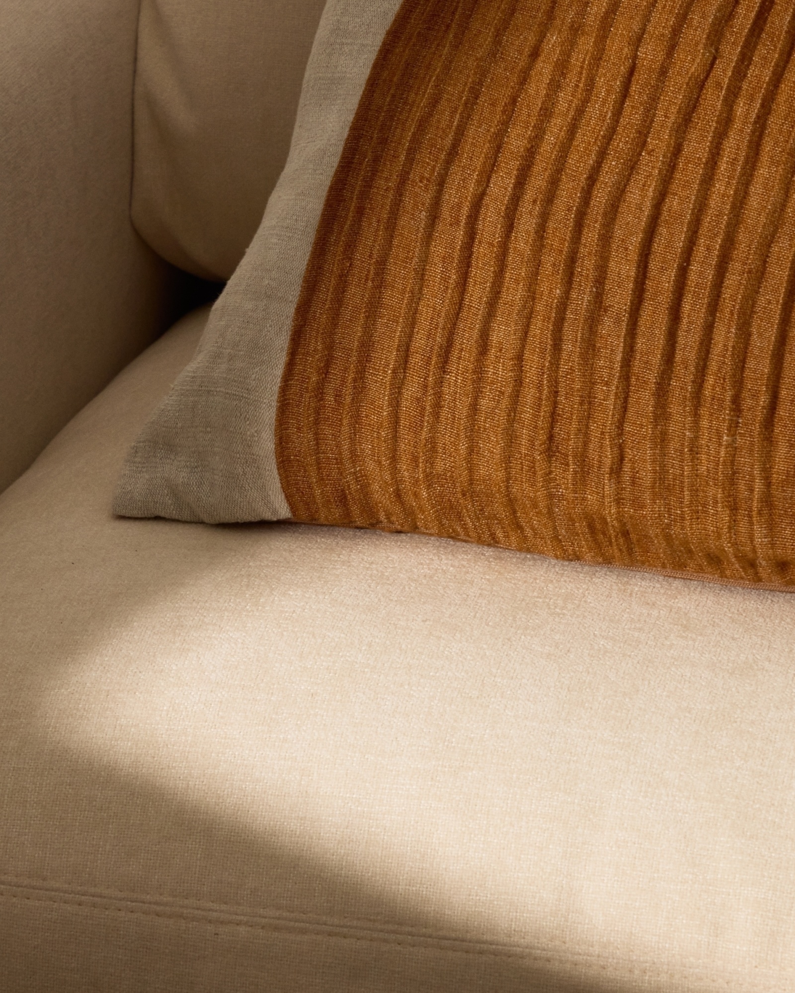 Чехол для подушки Zoren из льна горчичного цвета 50 x 50 см La Forma (ex Julia Grup)