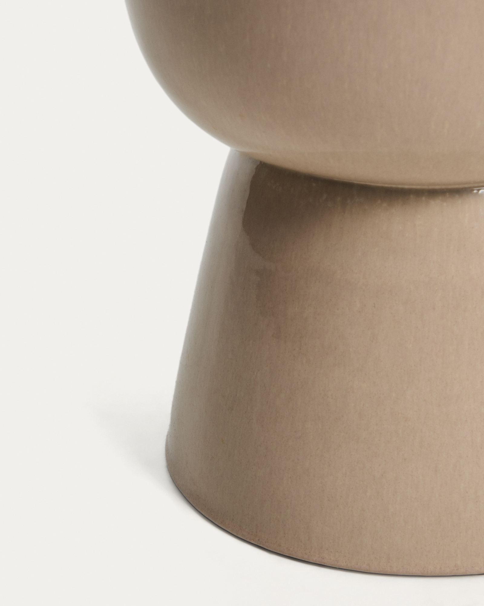 Уличный приставной столик Mesquida из керамики с глазурью цвета экрю 35 см La Forma 482303