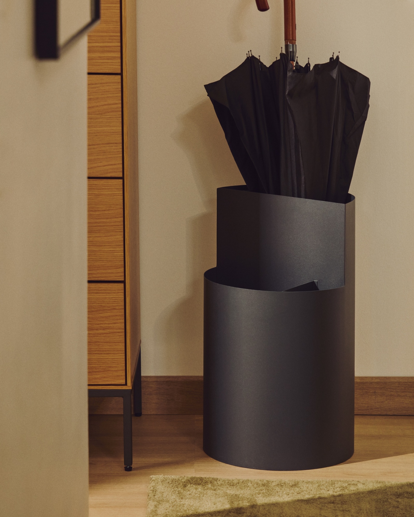 Atin Большая подставка для зонтов из серого металла La Forma (ex Julia Grup)