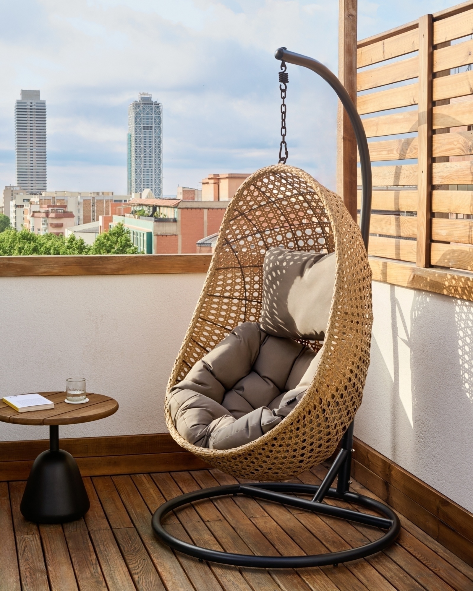 Cira Подвесное кресло с темно-серым основанием с натуральной отделкой La Forma (ex Julia Grup)