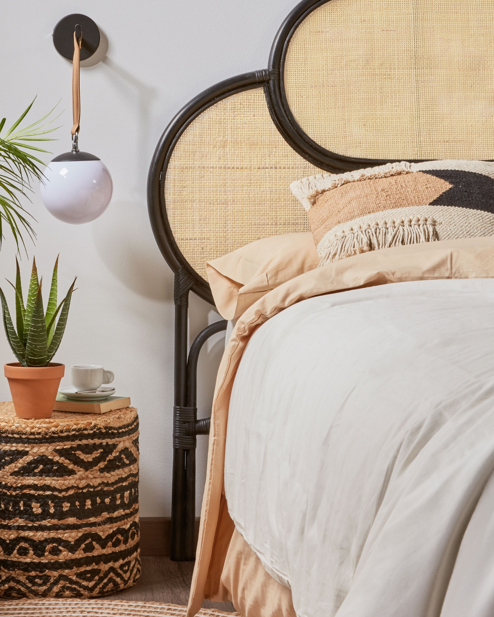 Изголовье Lalita черное La Forma (ex Julia Grup)