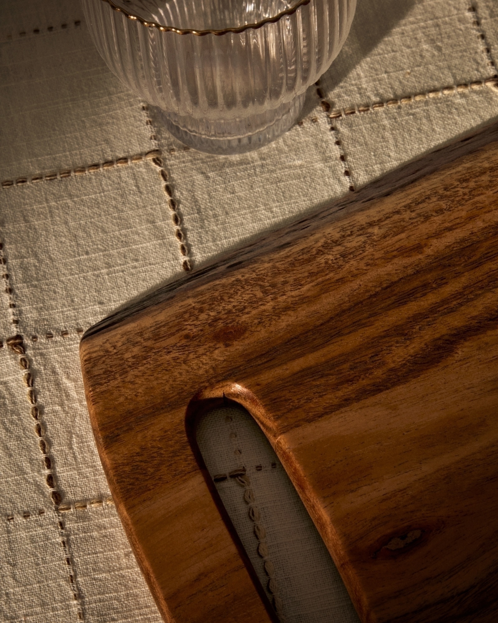 Большая сервировочная доска Zeun из акации La Forma (ex Julia Grup)