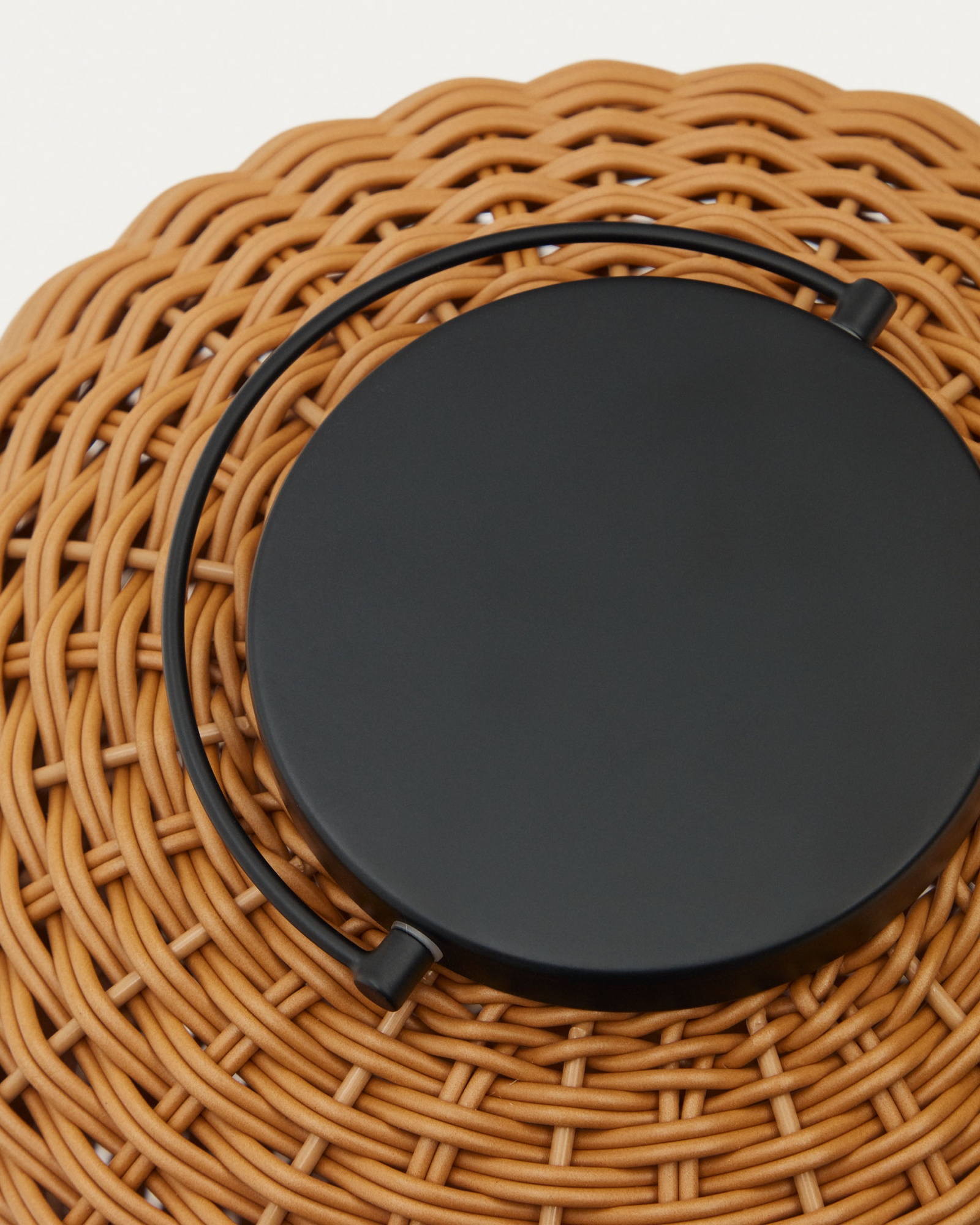 Saranella Большая переносная настольная лампа из коричневого искусственного ротанга La Forma (ex Julia Grup)