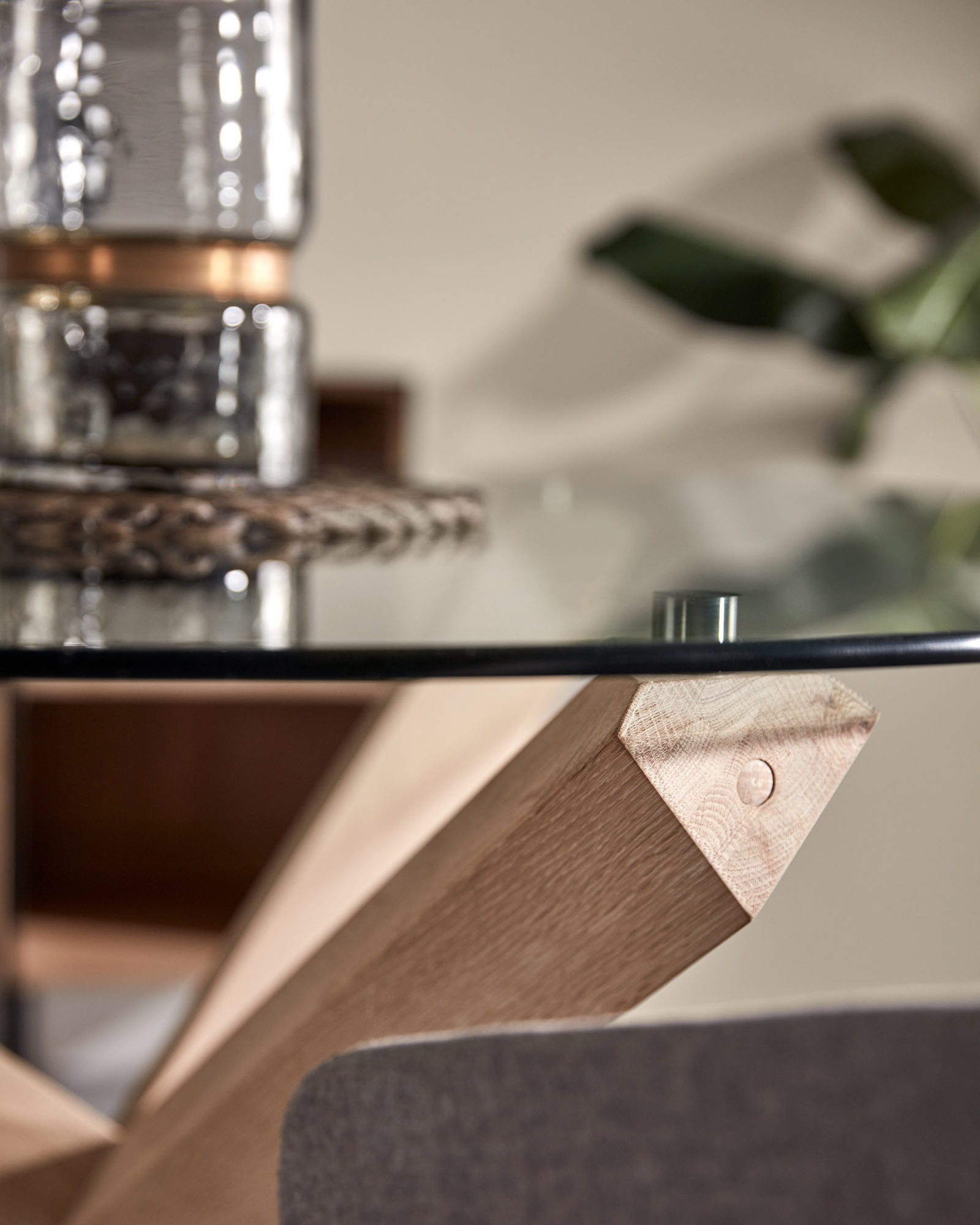 Стол Arendal Ø120 дуб, стекло La Forma (ex Julia Grup)