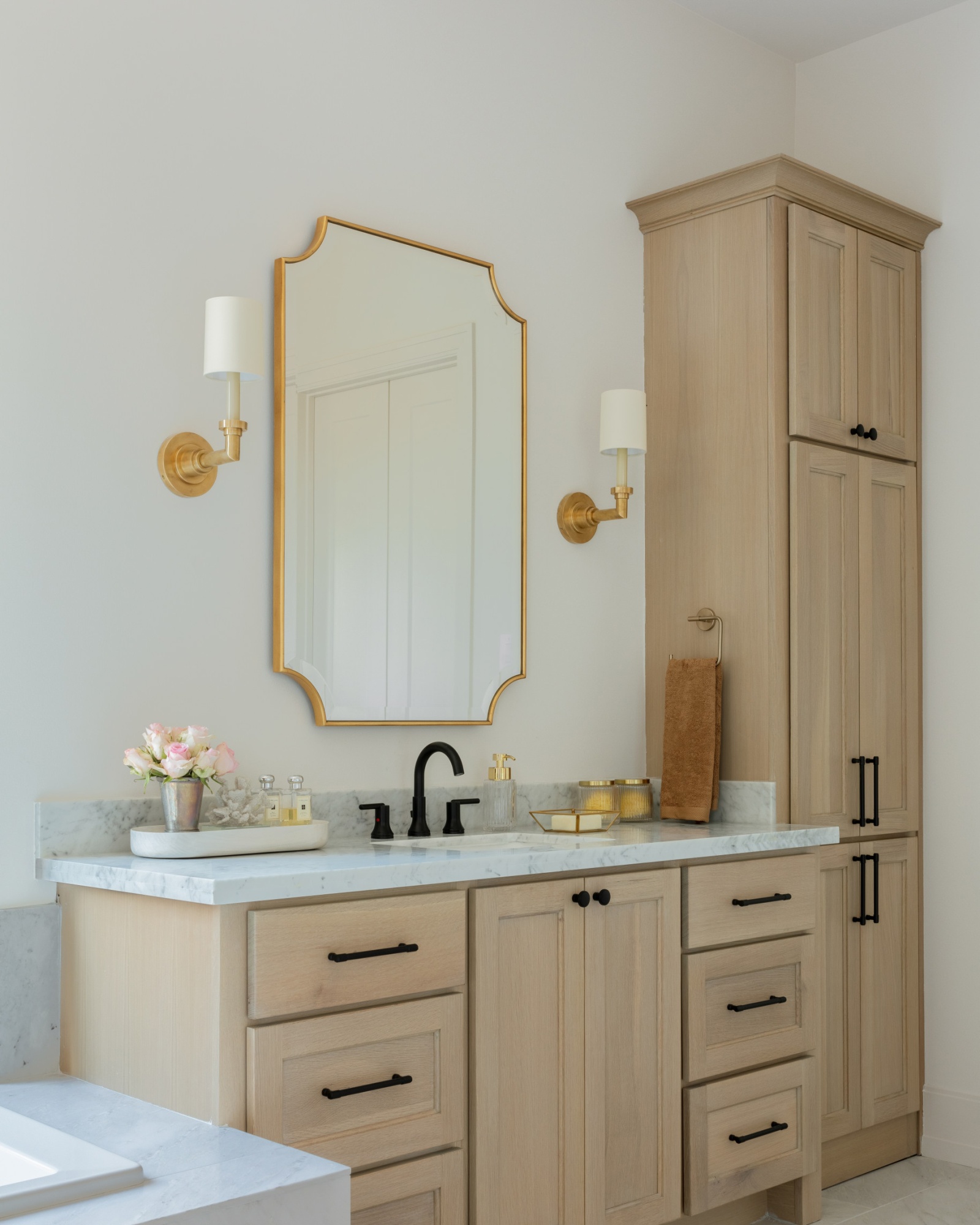 Зеркало в золотой раме Аверон Louvre Home LHDWM3543MLR