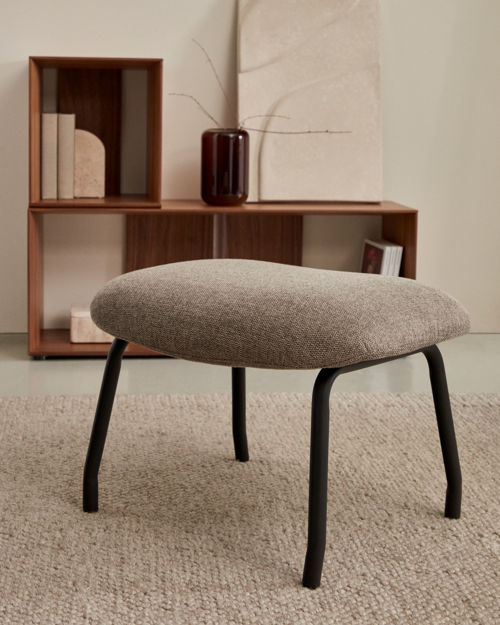 Belina Пуф для ног из светло-коричневой синели и стали с черной отделкой La Forma (ex Julia Grup)