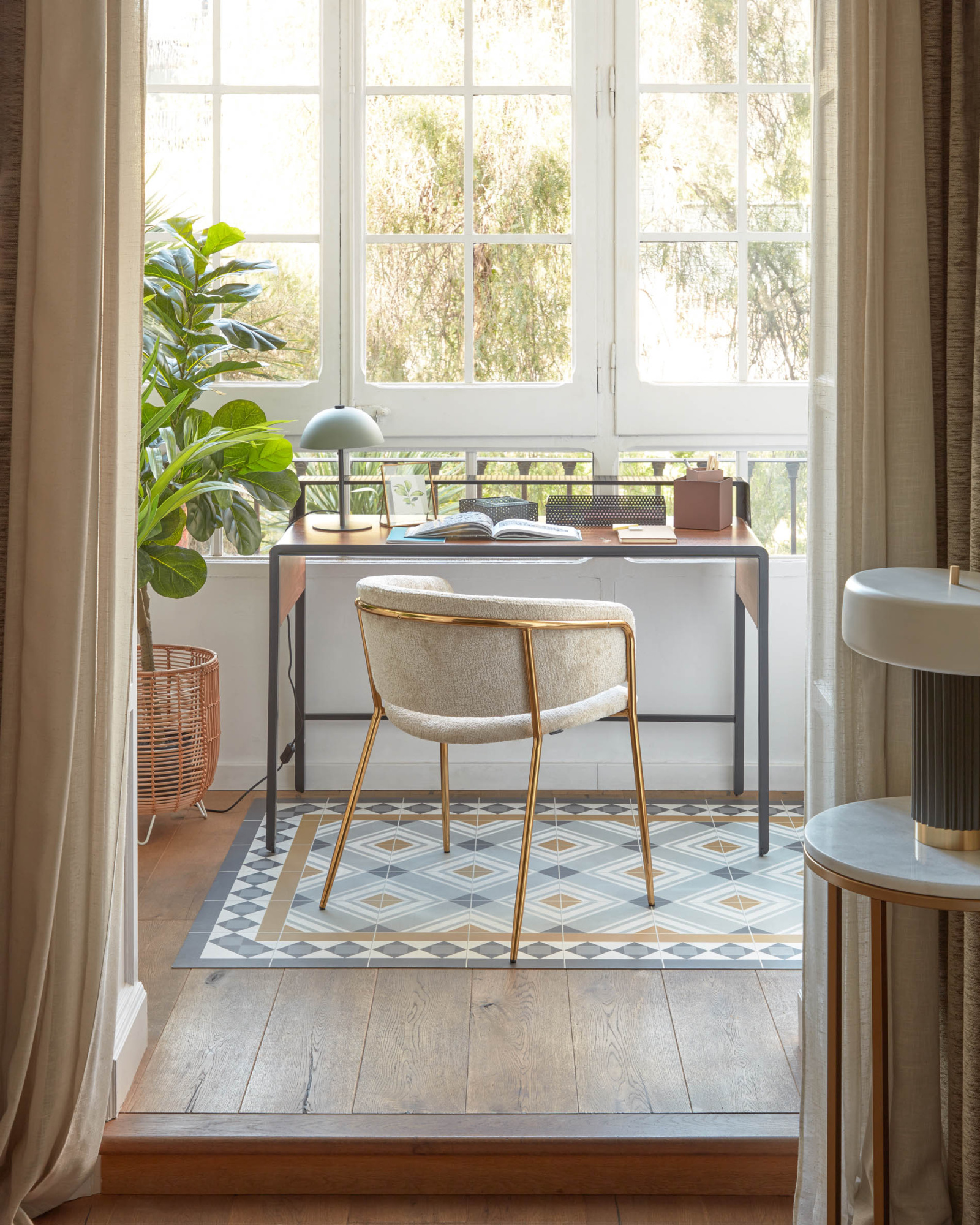 Металлическая настольная лампа Aleyla с зеленым покрытием La Forma 109697