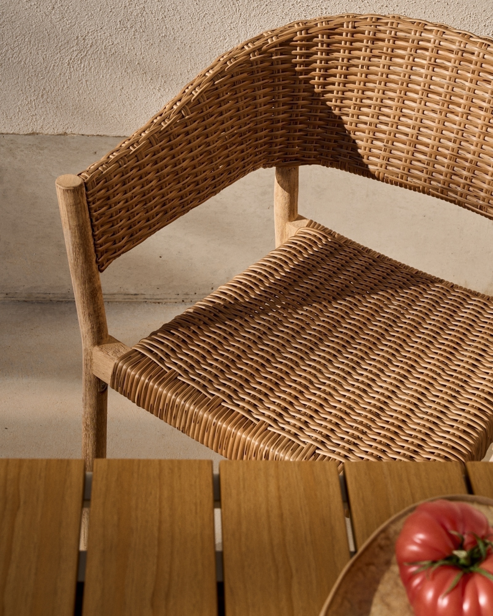 Pola Садовый стул из массива эвкалипта и искусственного ротанга с натуральной отделкой La Forma (ex Julia Grup)