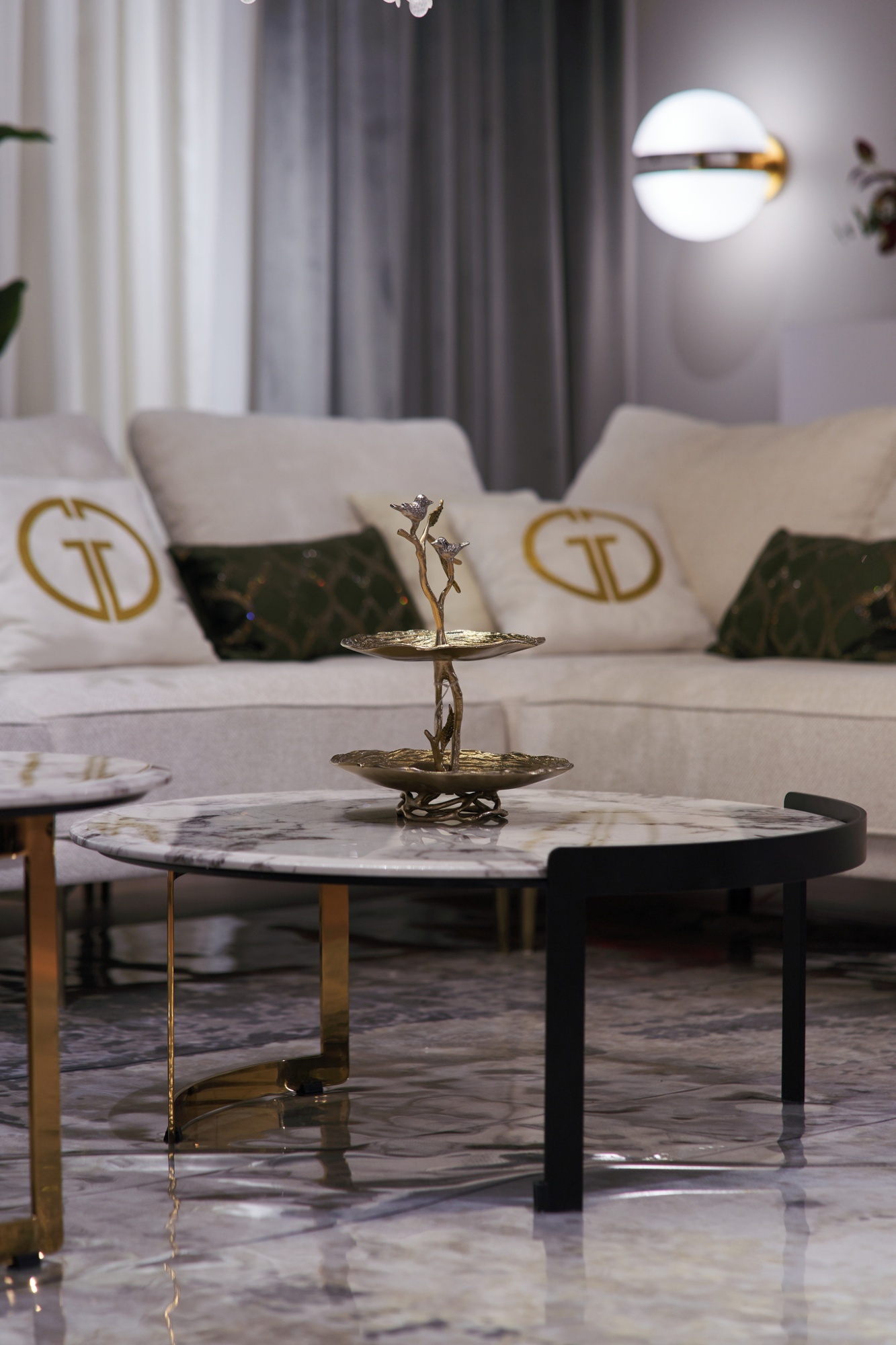 Стол журнальный Cadiz круглый с искусственным мрамором Garda Decor 58DB-CT20016