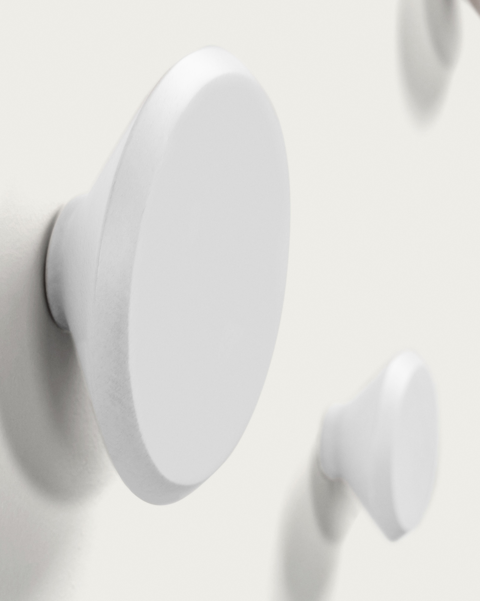 Nadua Набор вешалок белого цвета La Forma (ex Julia Grup)