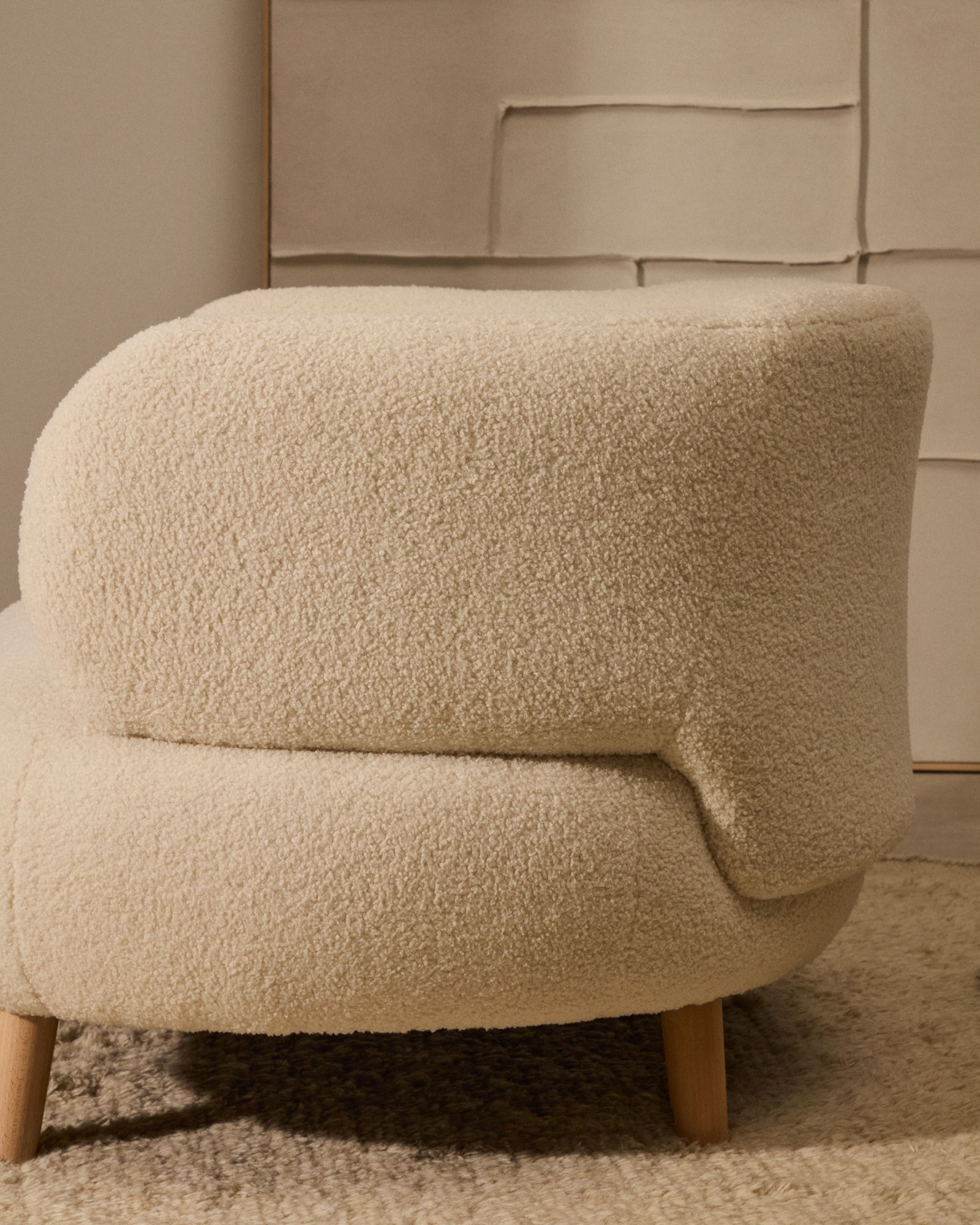 Кресло Luisa из экрю-букле с ножками из массива бука, 90 см La Forma (ex Julia Grup)