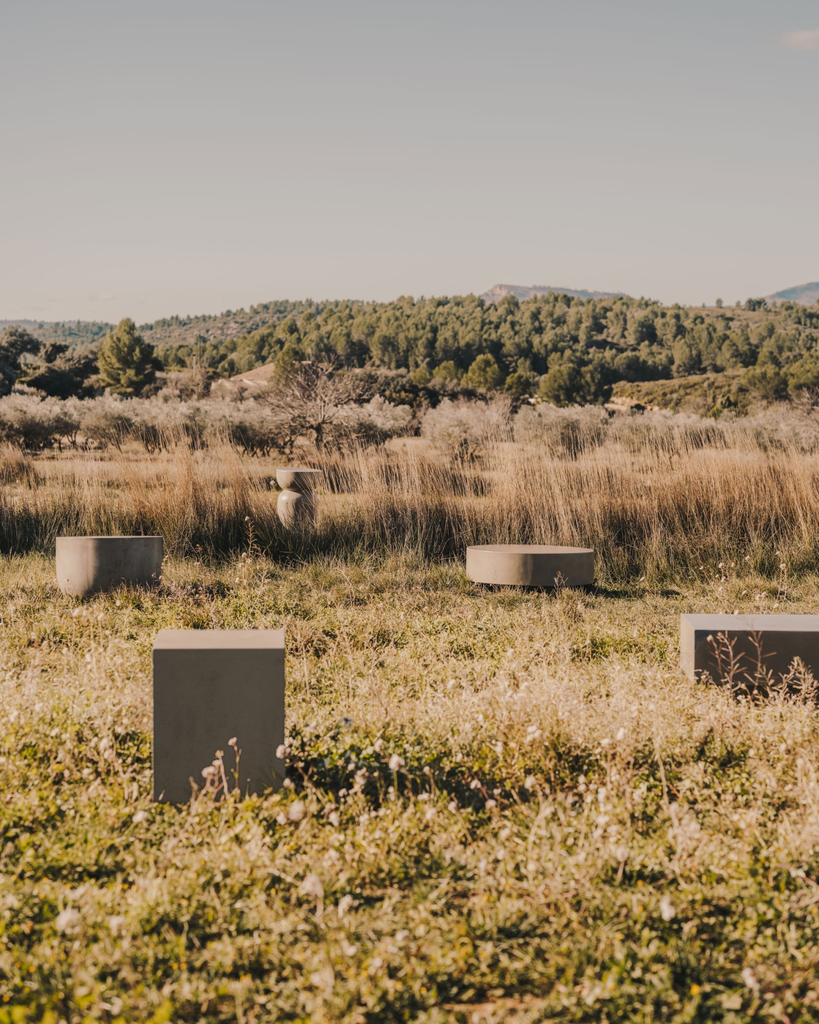 Garbet Круглый приставной столик из цемента Ø 32 см La Forma (ex Julia Grup)