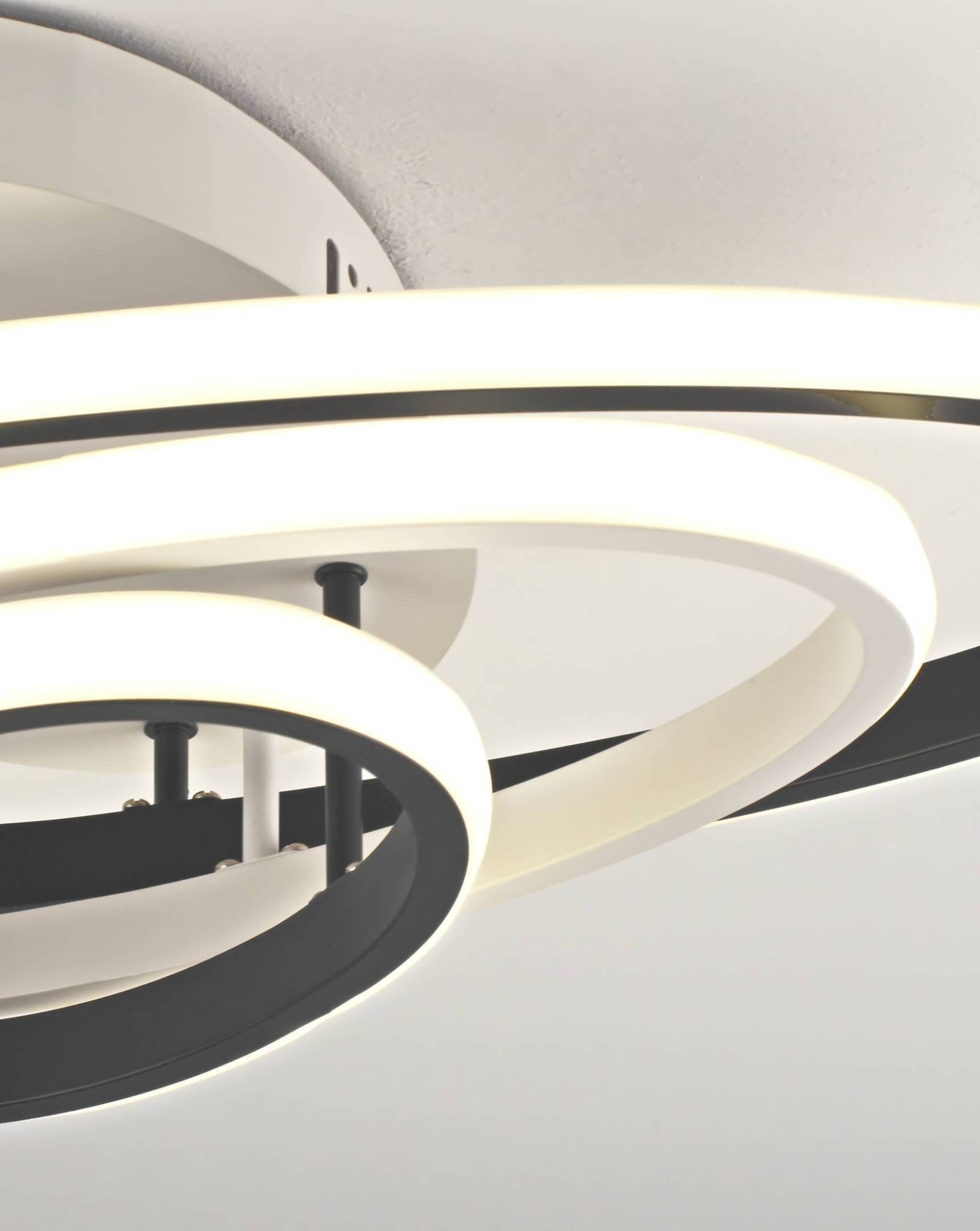 Светодиодная потолочная люстра с пультом Moderli V2720-CL Odisey LED 108W