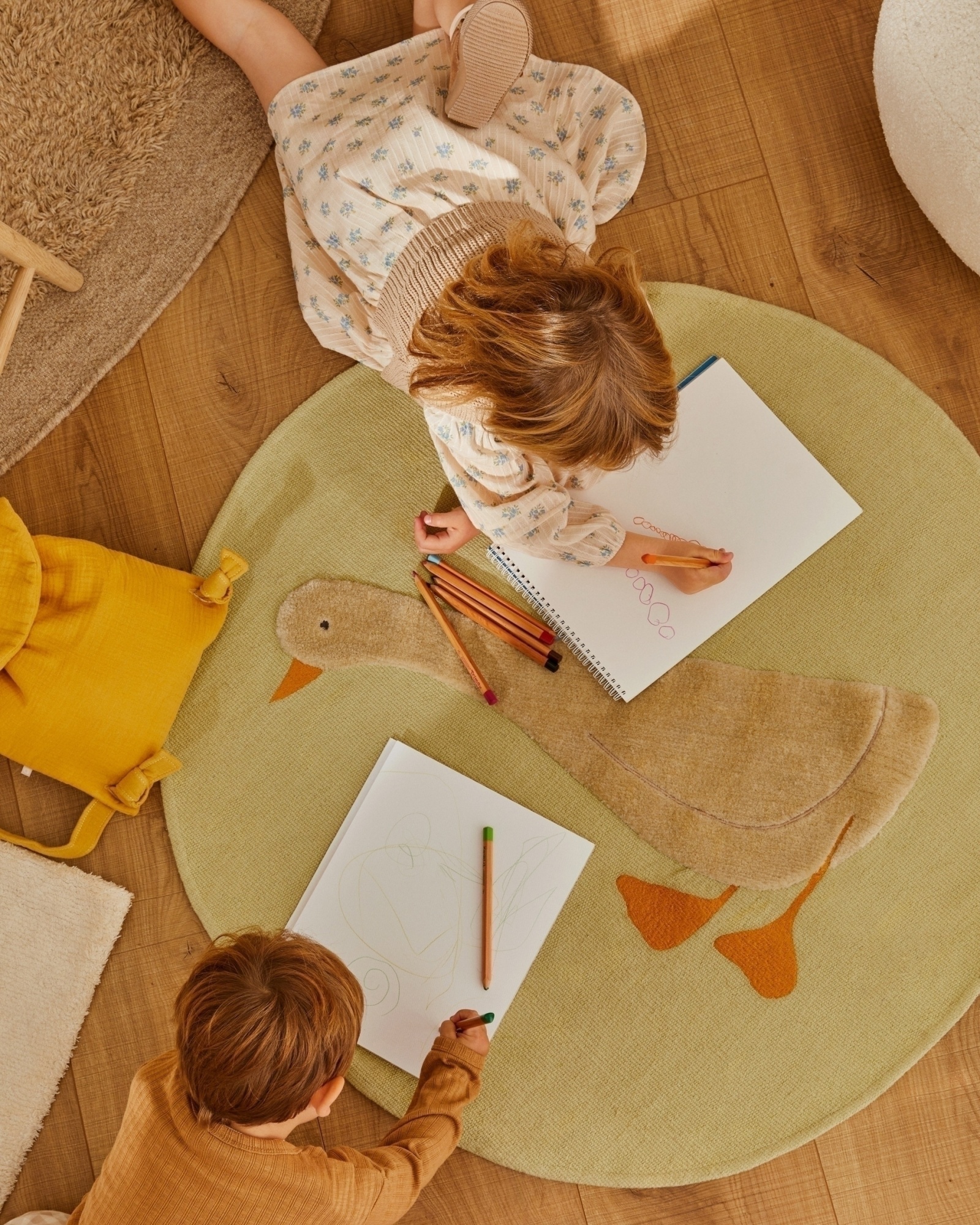 Ковер Milu зеленый хлопок с рисунком гуся Ø 100 см La Forma (ex Julia Grup)