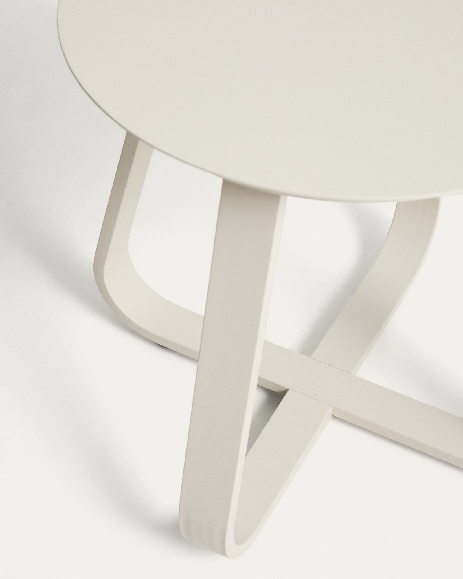 Уличный столик Tamaris из алюминия цвета экрю Ø48 см La Forma 482642