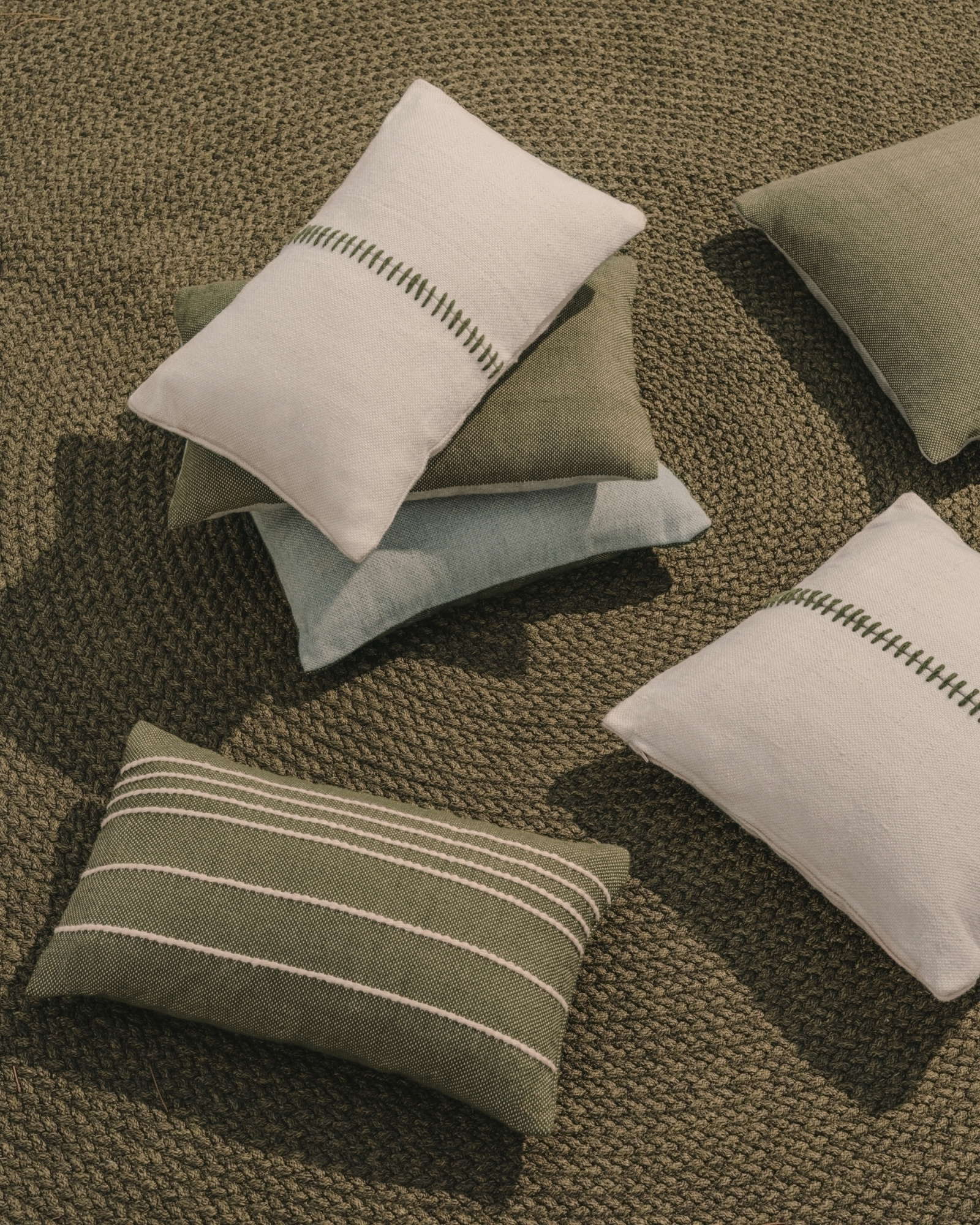 Despas Зеленый круглый ковер из синтетических волокон La Forma 192049