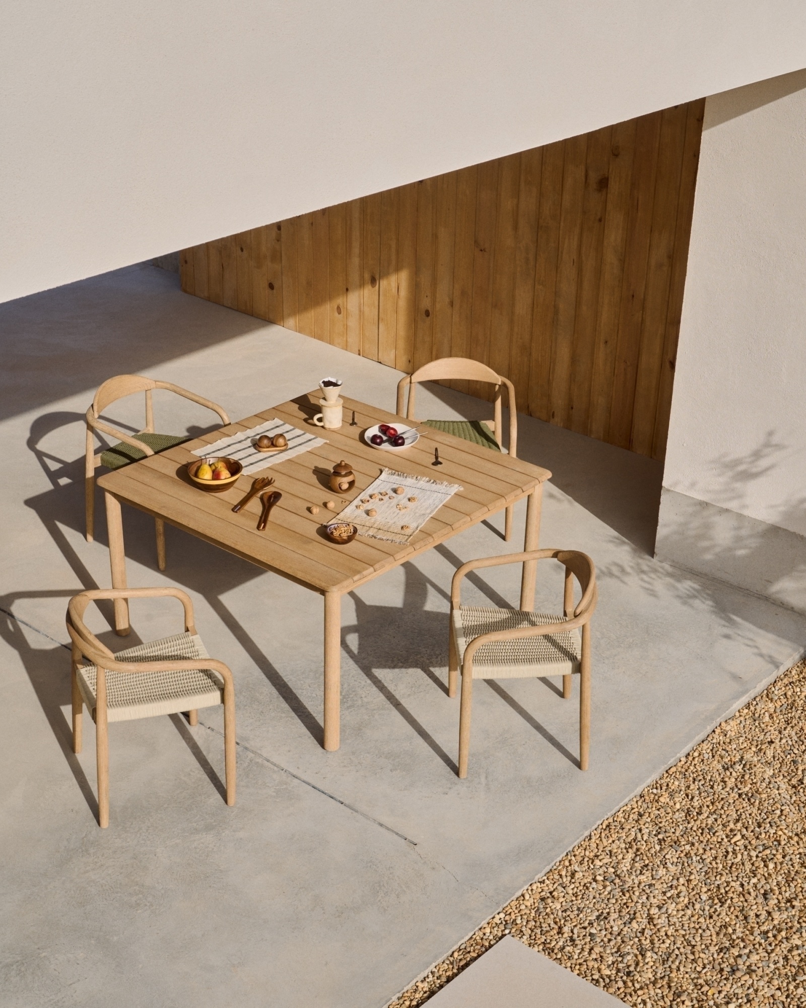 Уличный стул Nina из 100% массива акации и веревки цвета экрю La Forma (ex Julia Grup)