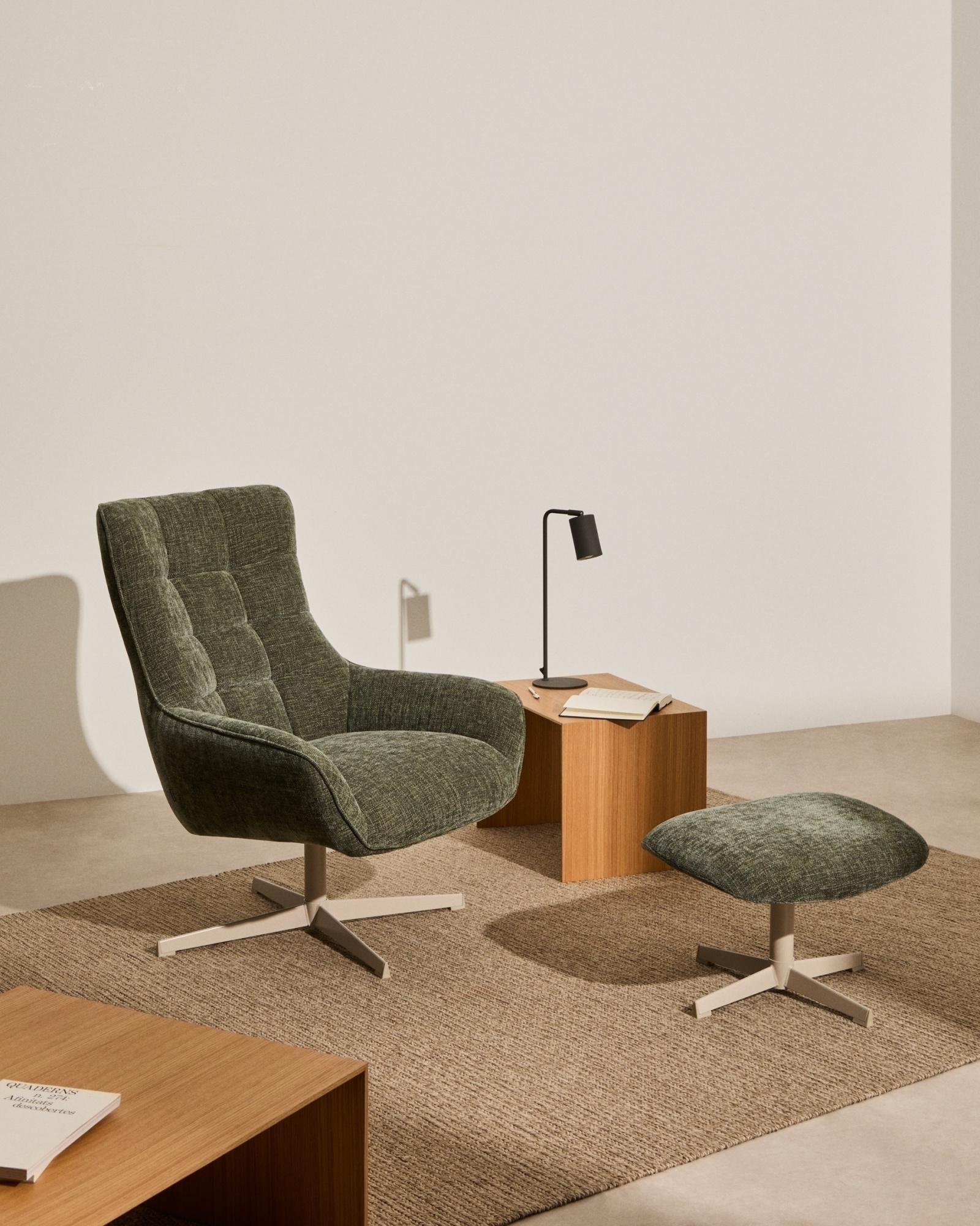 Teryl Пуф из шенилла зеленого цвета с серым металлом La Forma (ex Julia Grup)