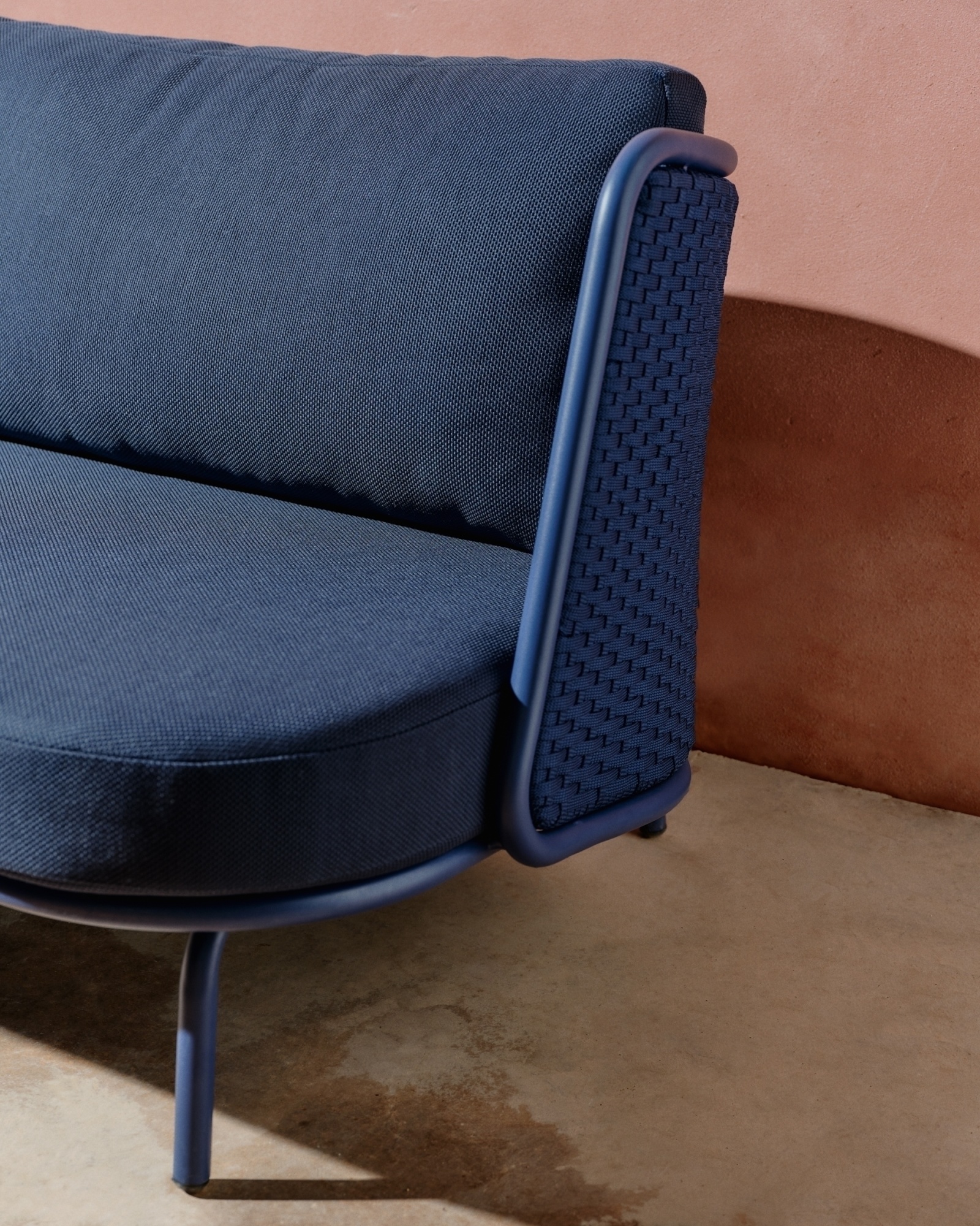 Уличный 3-местный диван Sedalis из алюминия и синей веревки 210 см La Forma (ex Julia Grup)