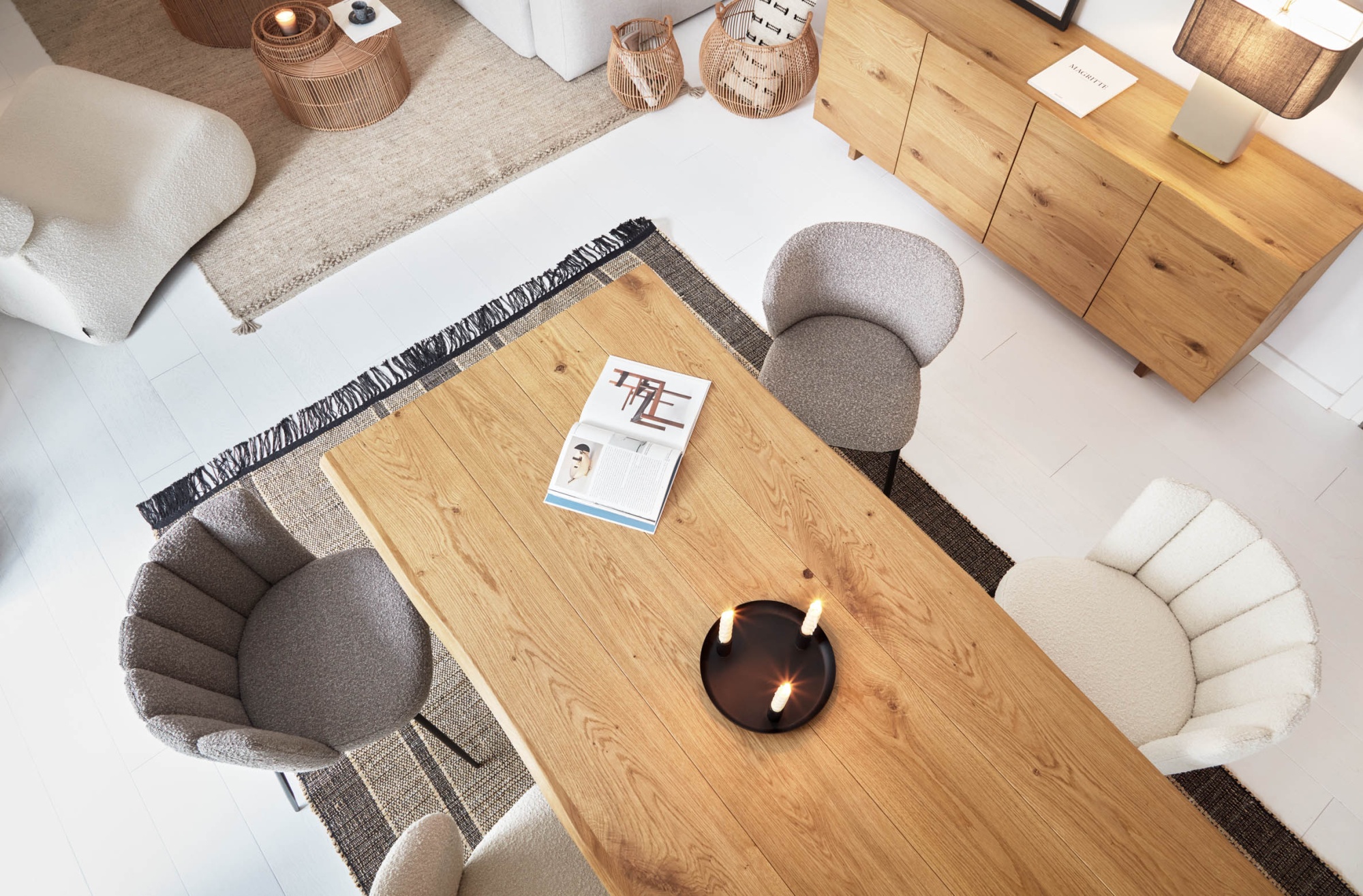 Стол Lotty из дубового шпона с натуральной отделкой и стеклянными ножками 180 x 100 см La Forma (ex Julia Grup)