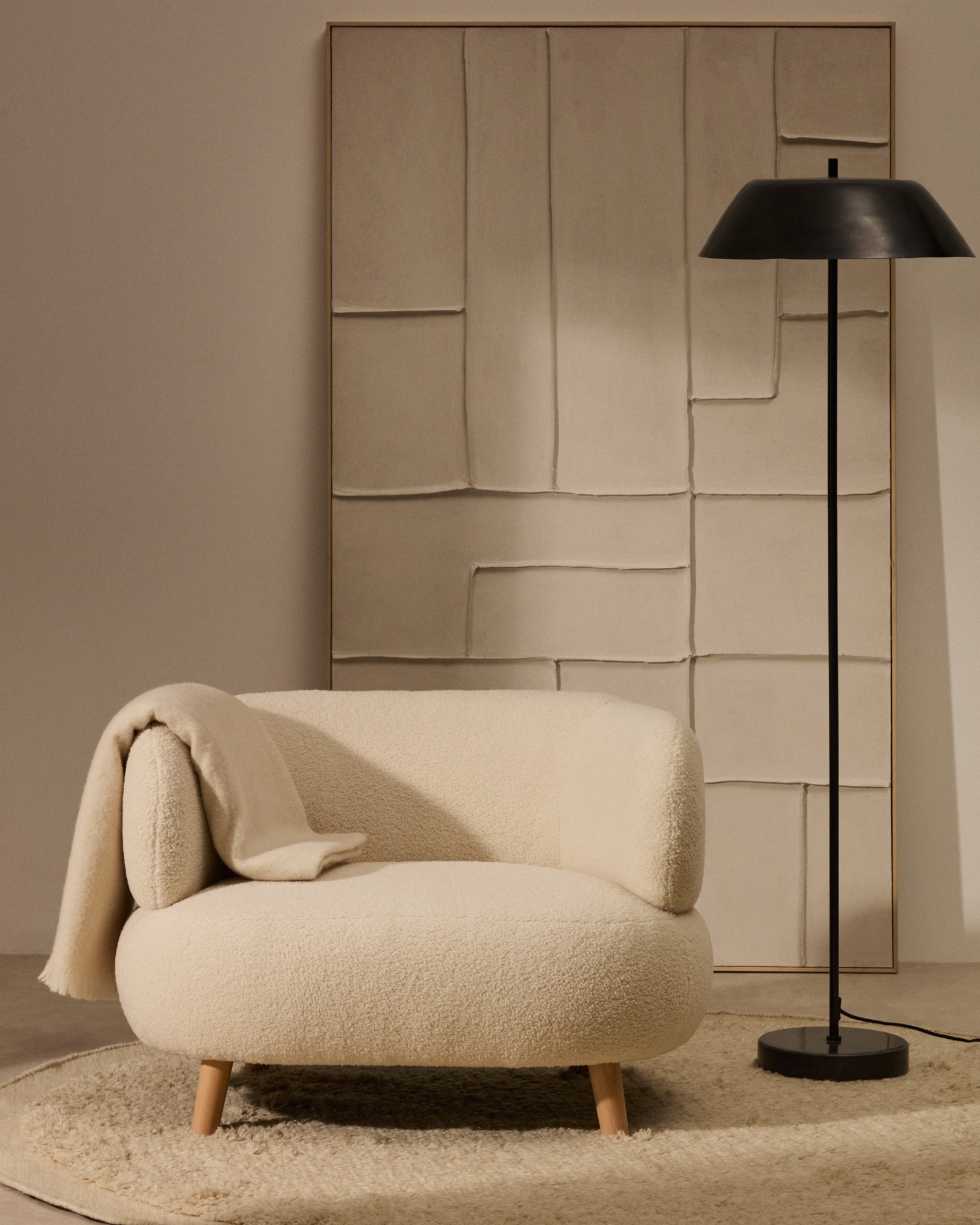 Кресло Luisa из экрю-букле с ножками из массива бука, 90 см La Forma (ex Julia Grup)