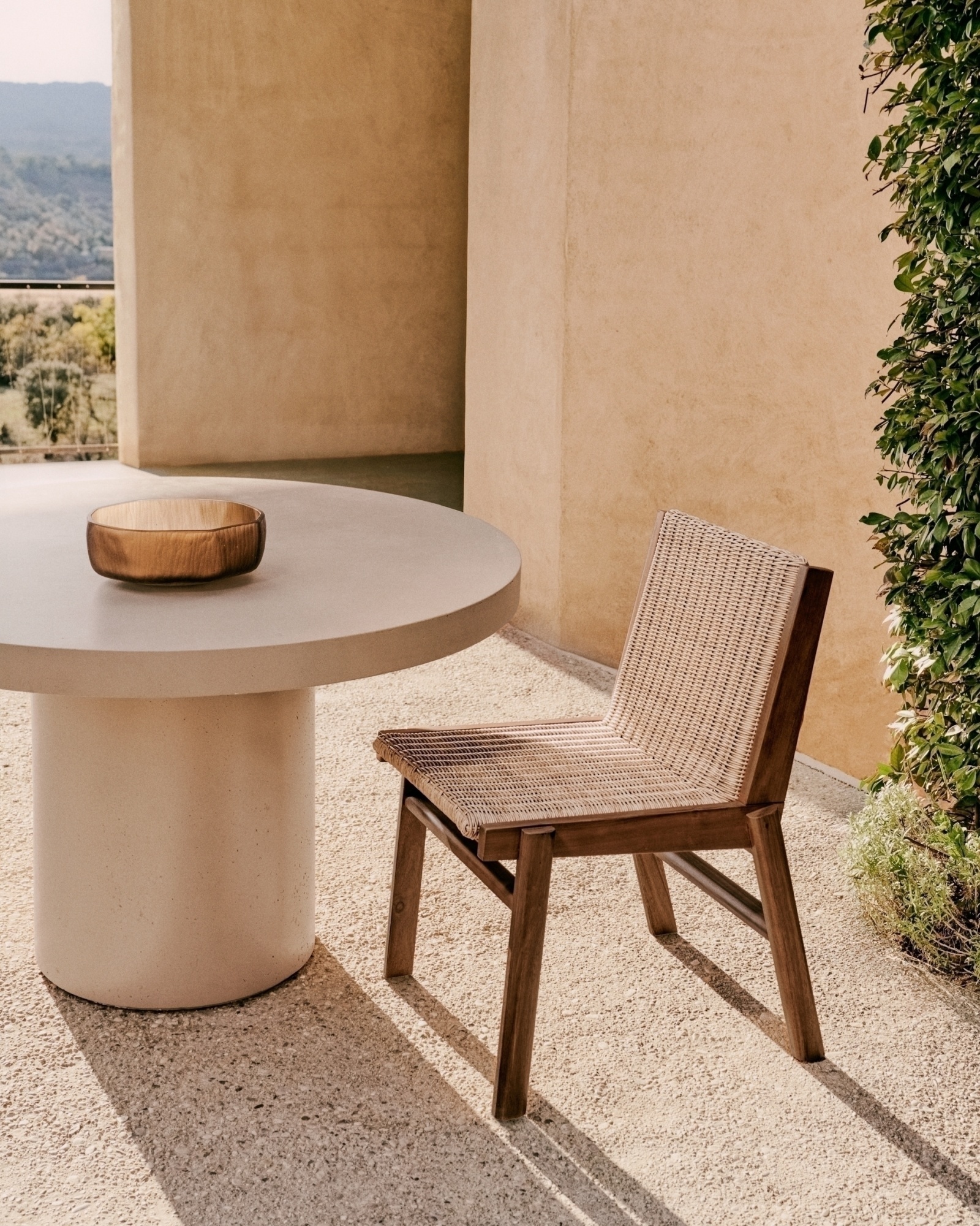 Стул Itani из массива акации и искусственного ротанга La Forma (ex Julia Grup)