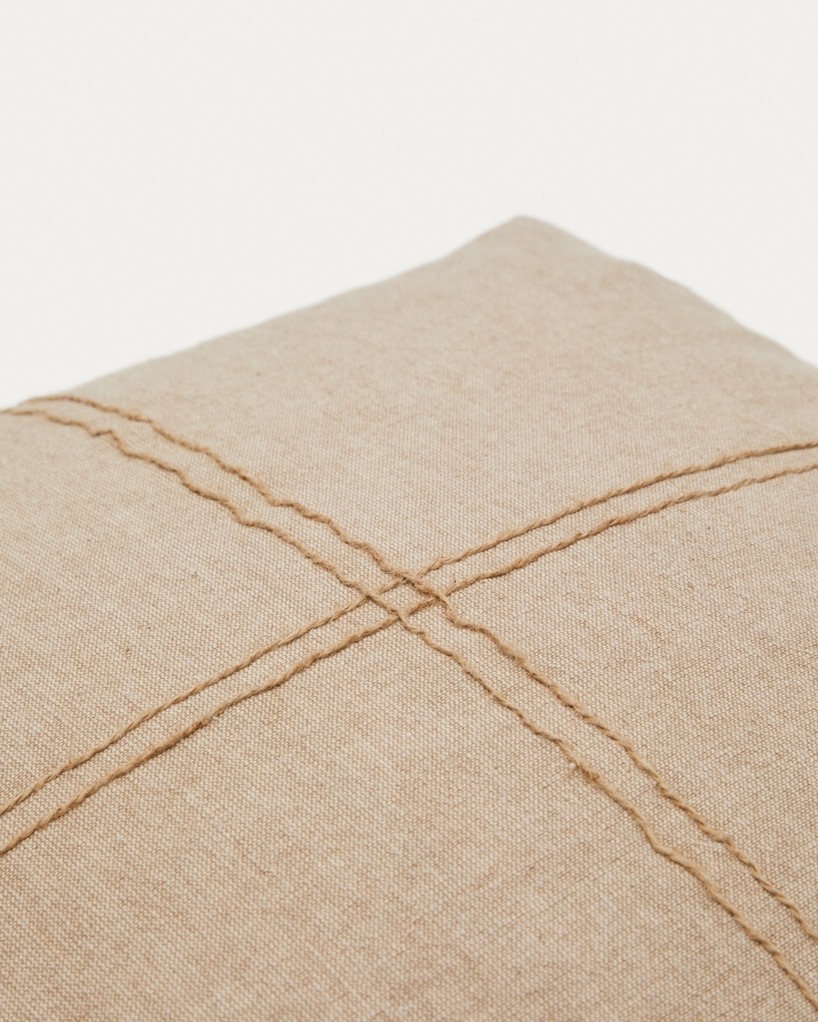 Чехол на подушку из хлопка Sulken бежевого цвета с вышивкой, 45 x 45 см La Forma (ex Julia Grup)