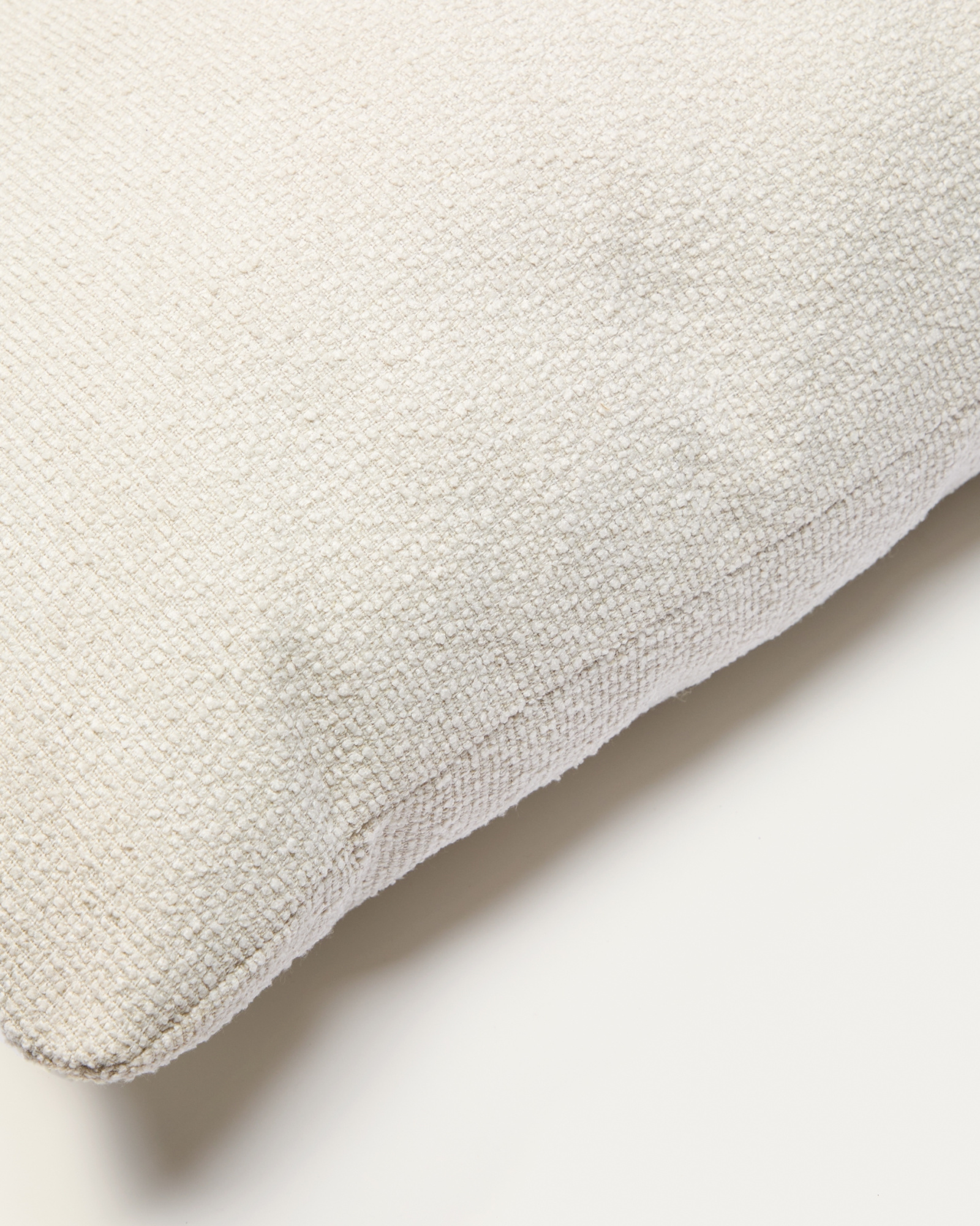 Подушка декоративная Martina из шенилла цвета экрю, 52 x 52 см La Forma 210830