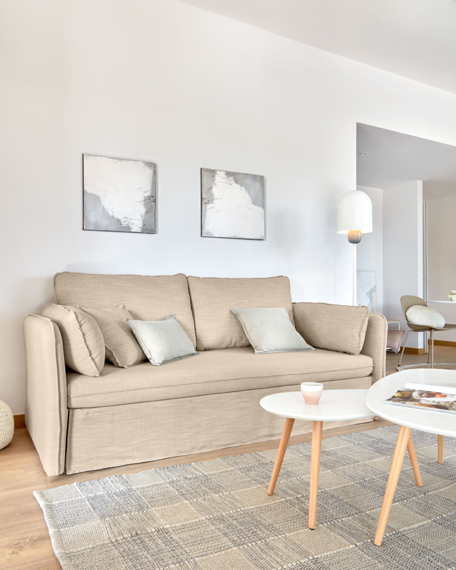 Диван-кровать Tanit бежевый с ножками из массива бука с натуральной отделкой 210 см La Forma (ex Julia Grup)