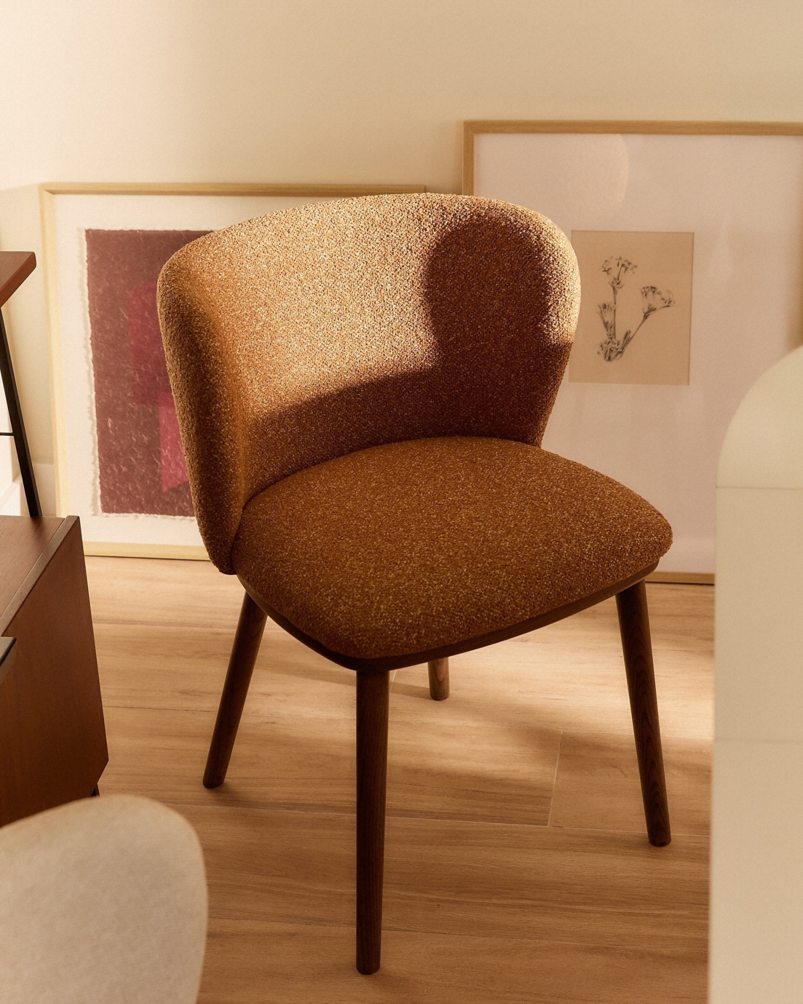 Стул Ciselia из терракотового шенилла с ножками из ясеня в отделке орех La Forma 463513