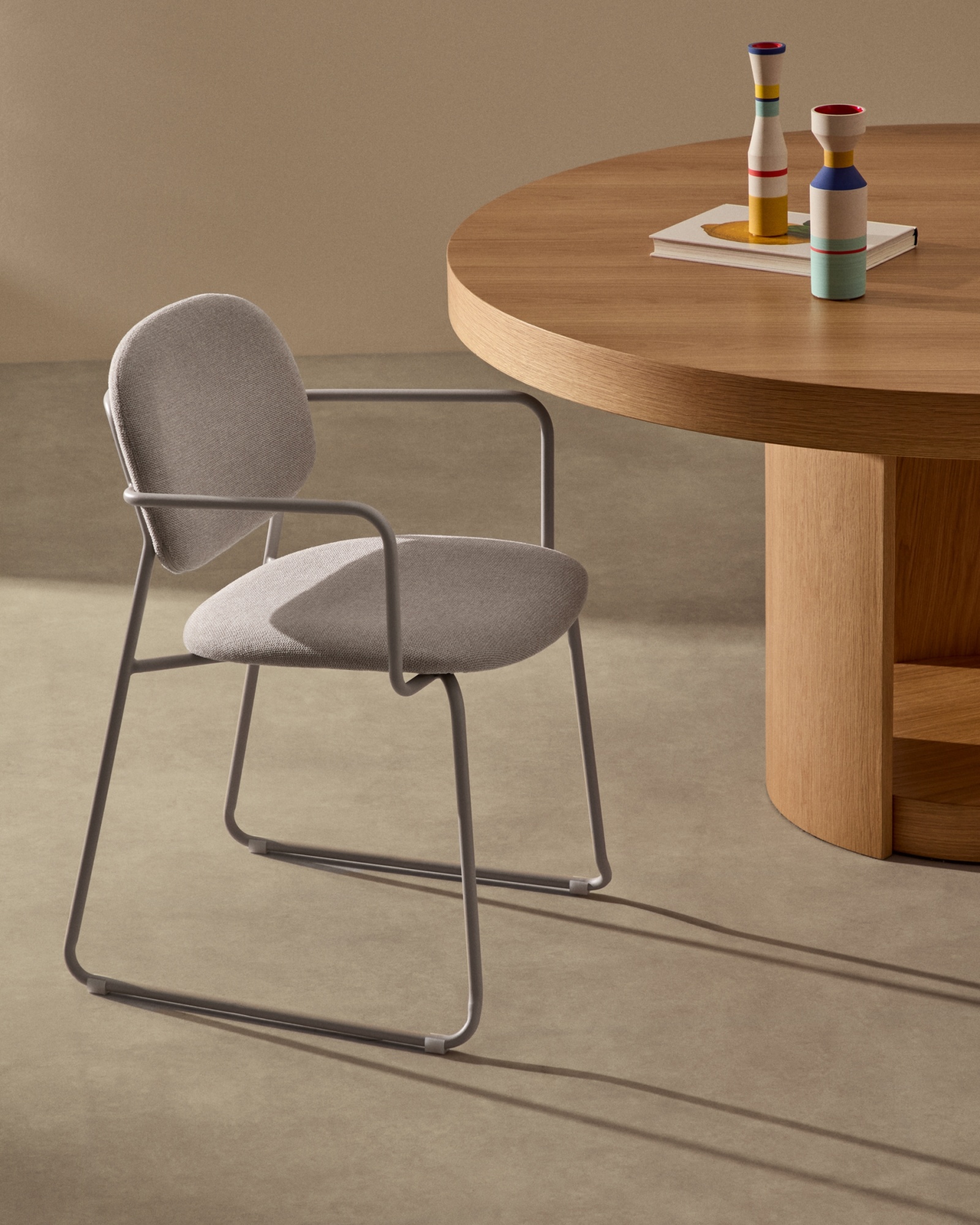 Стул Meli из бежевого шенилла с бежевой металлической структурой La Forma (ex Julia Grup)