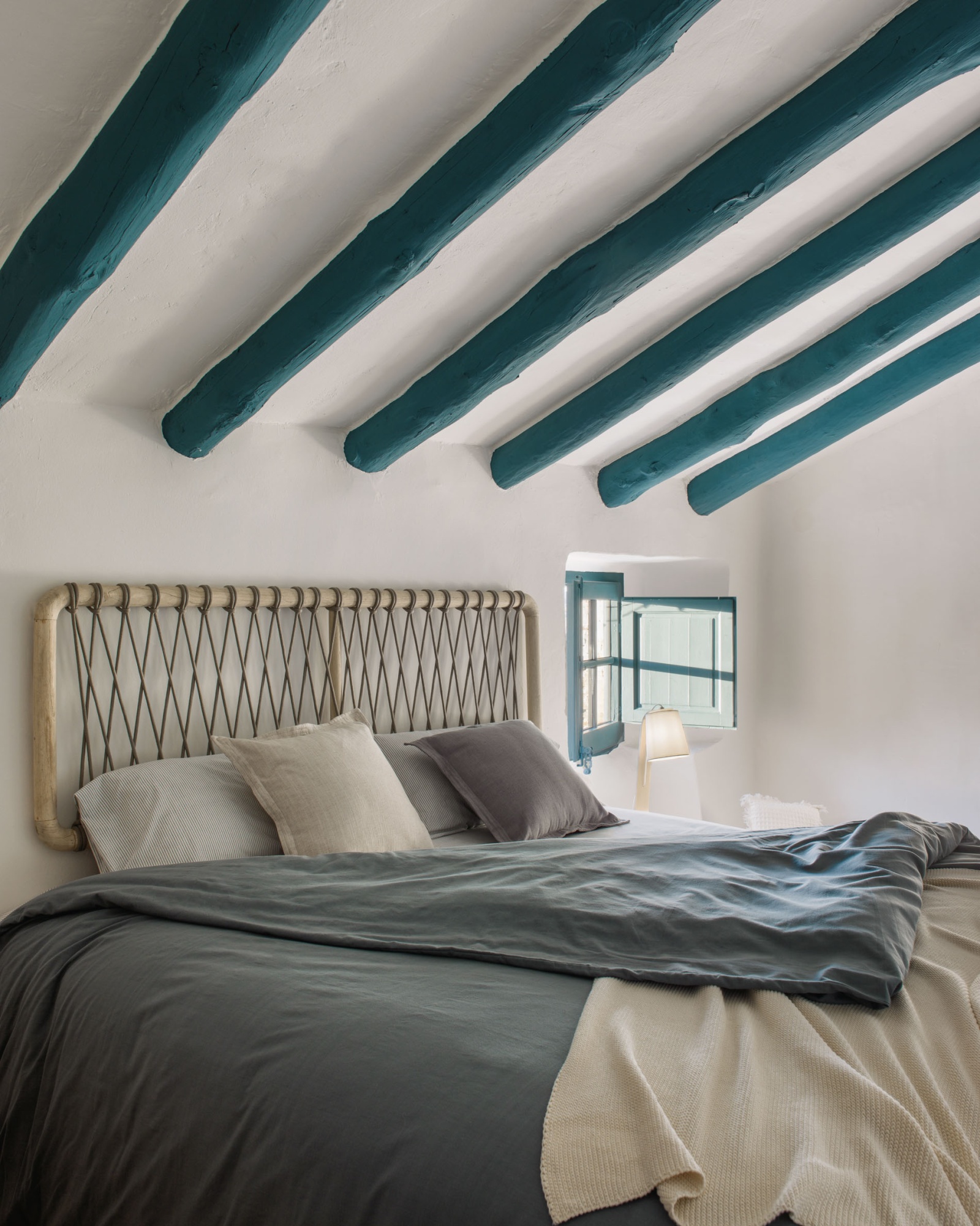 Изголовье кровати Aberash из массива минди 165 x 60 см La Forma (ex Julia Grup)