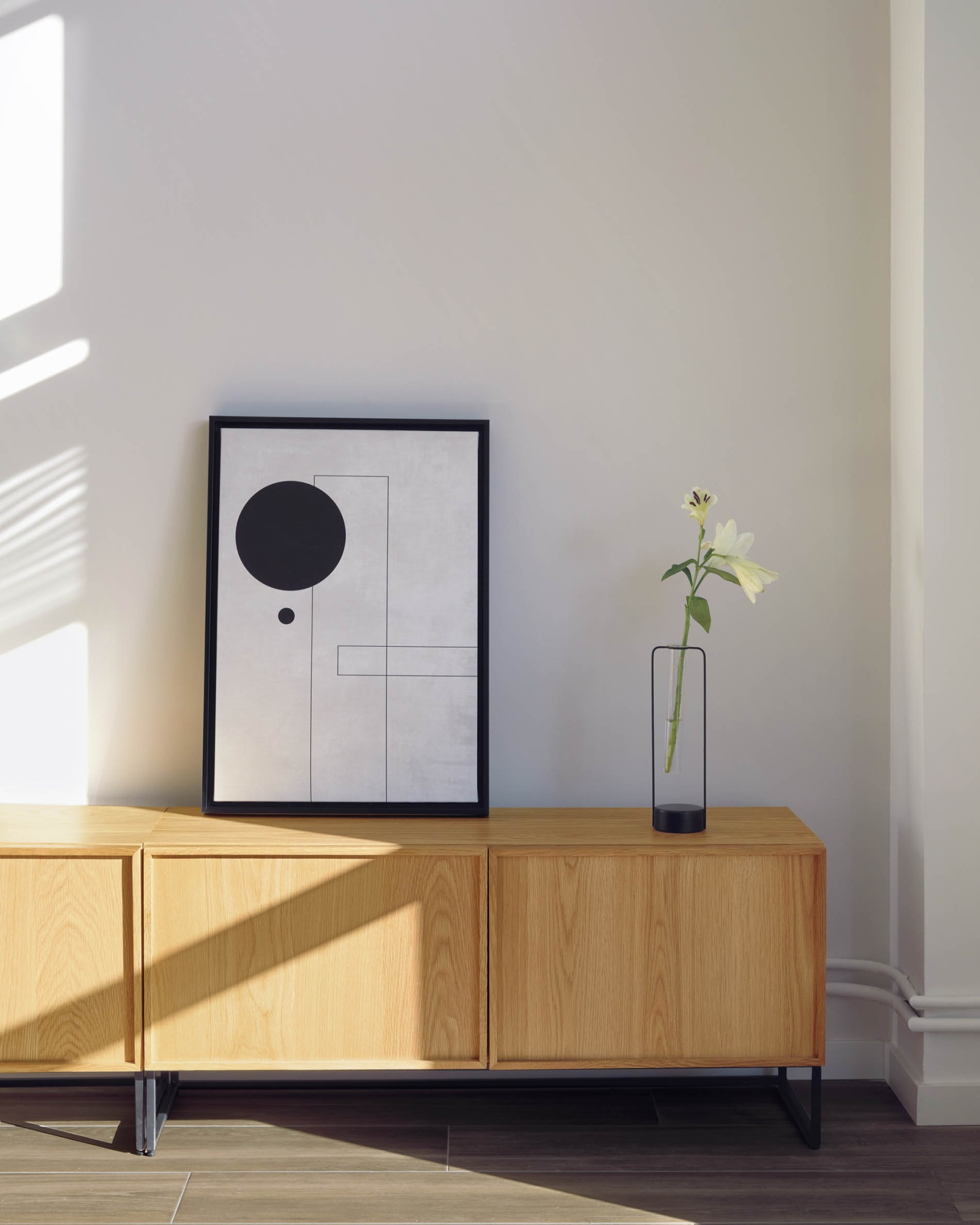 Тумба под ТВ Taiana с дубовым шпоном и стальным каркасом 2 ящика 112 x 51 см La Forma (ex Julia Grup)